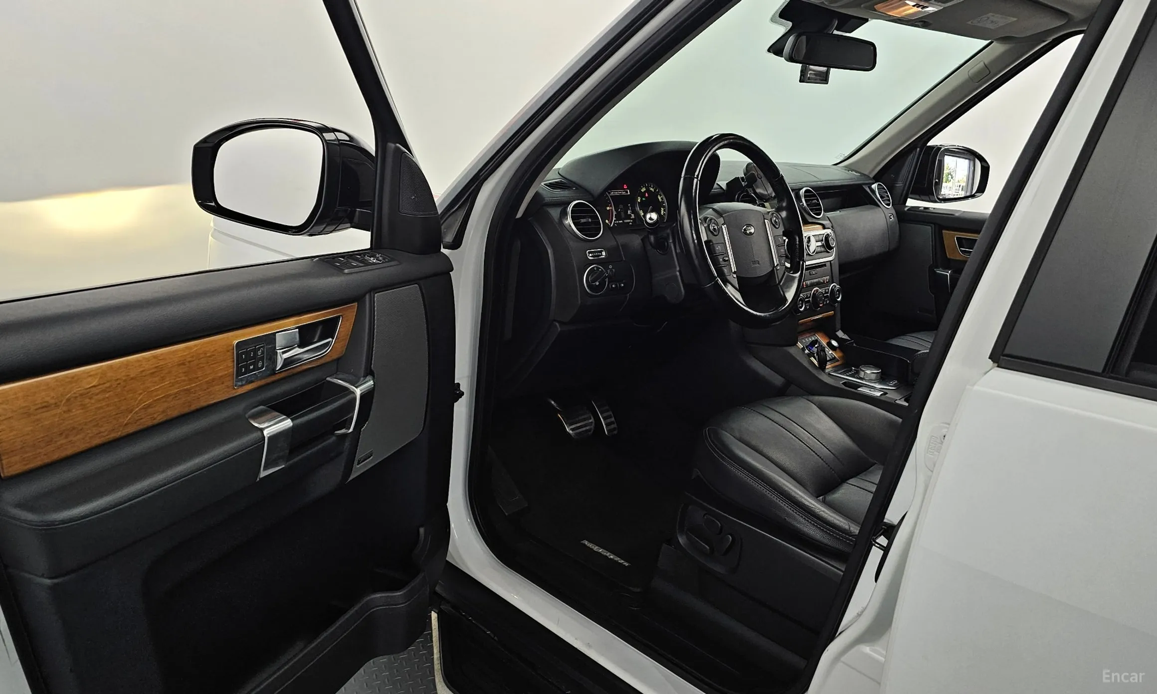 Land Rover Discovery 4 превью 10