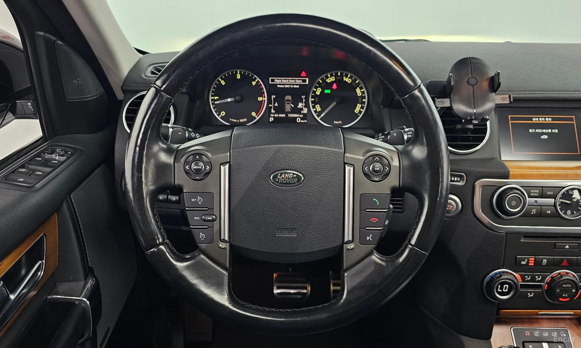 Land Rover Discovery 4 превью 13