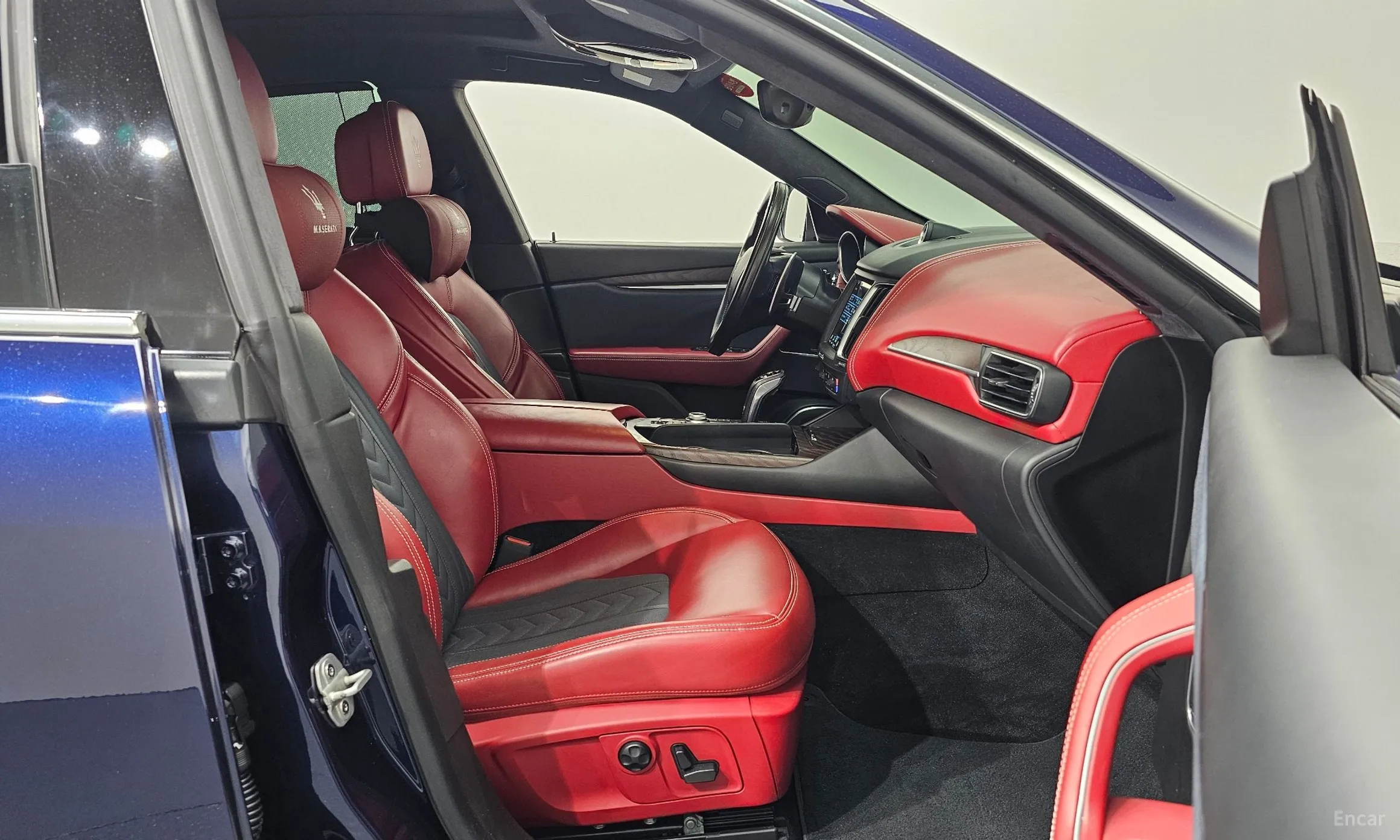 Maserati Levante превью 10