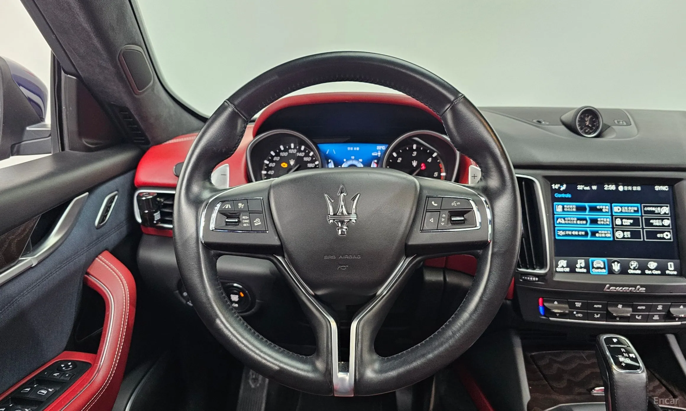 Maserati Levante превью 13
