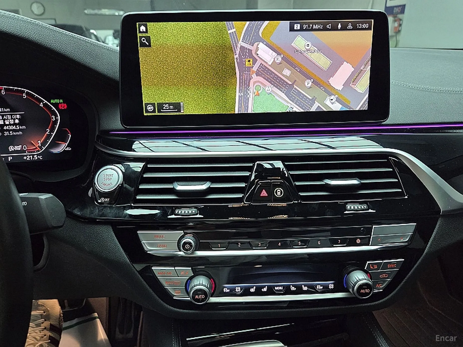 BMW 5 Series (G30) превью 12