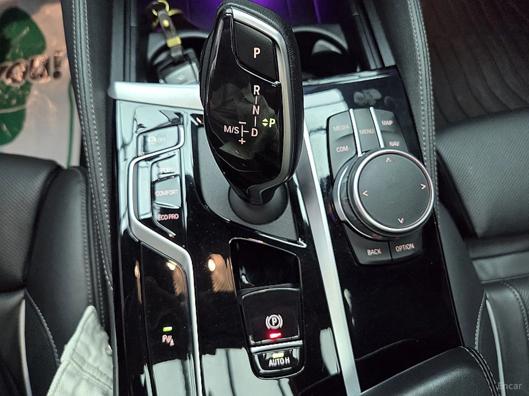 BMW 5 Series (G30) превью 13
