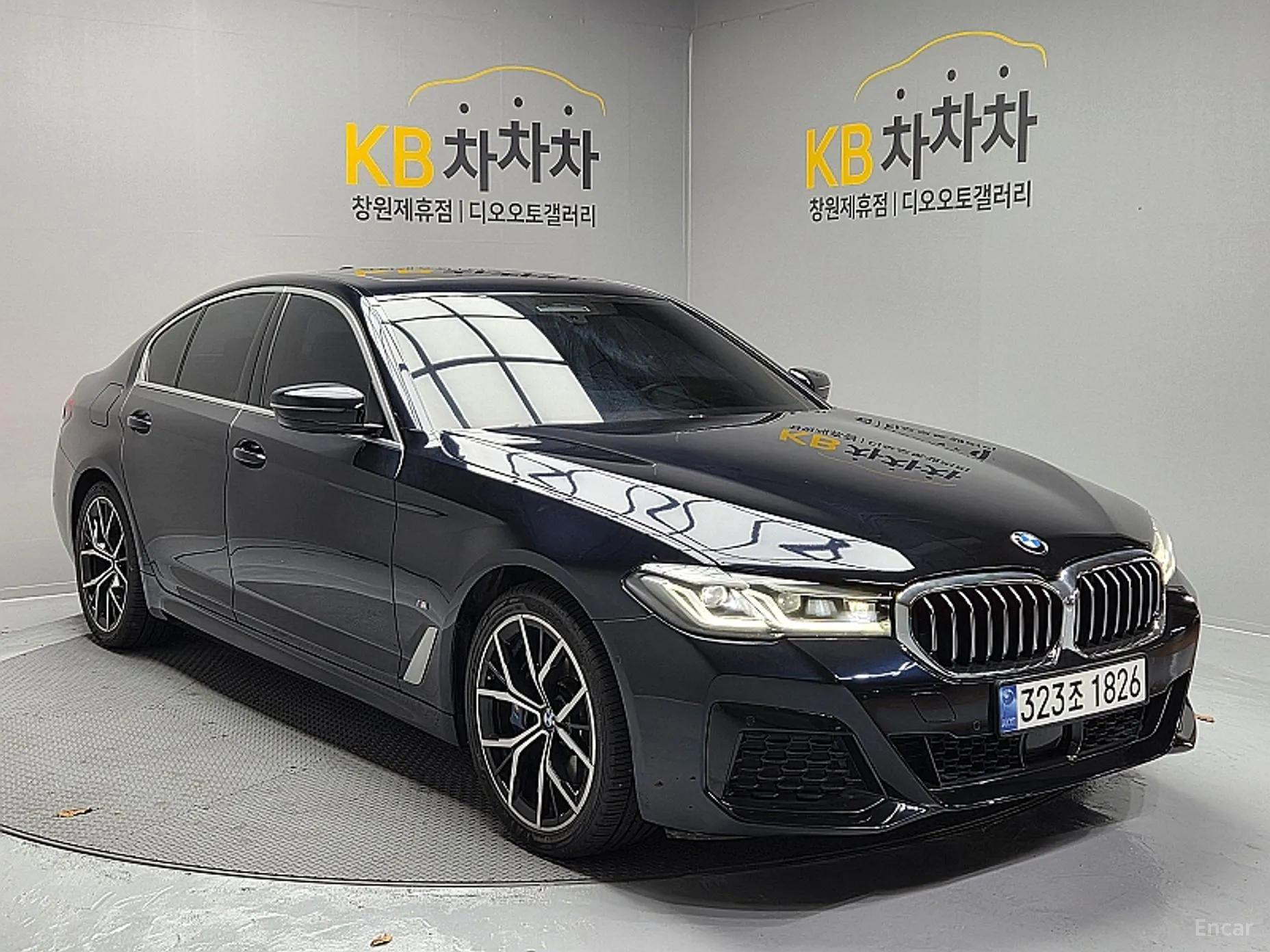 BMW 5 Series (G30) превью 3
