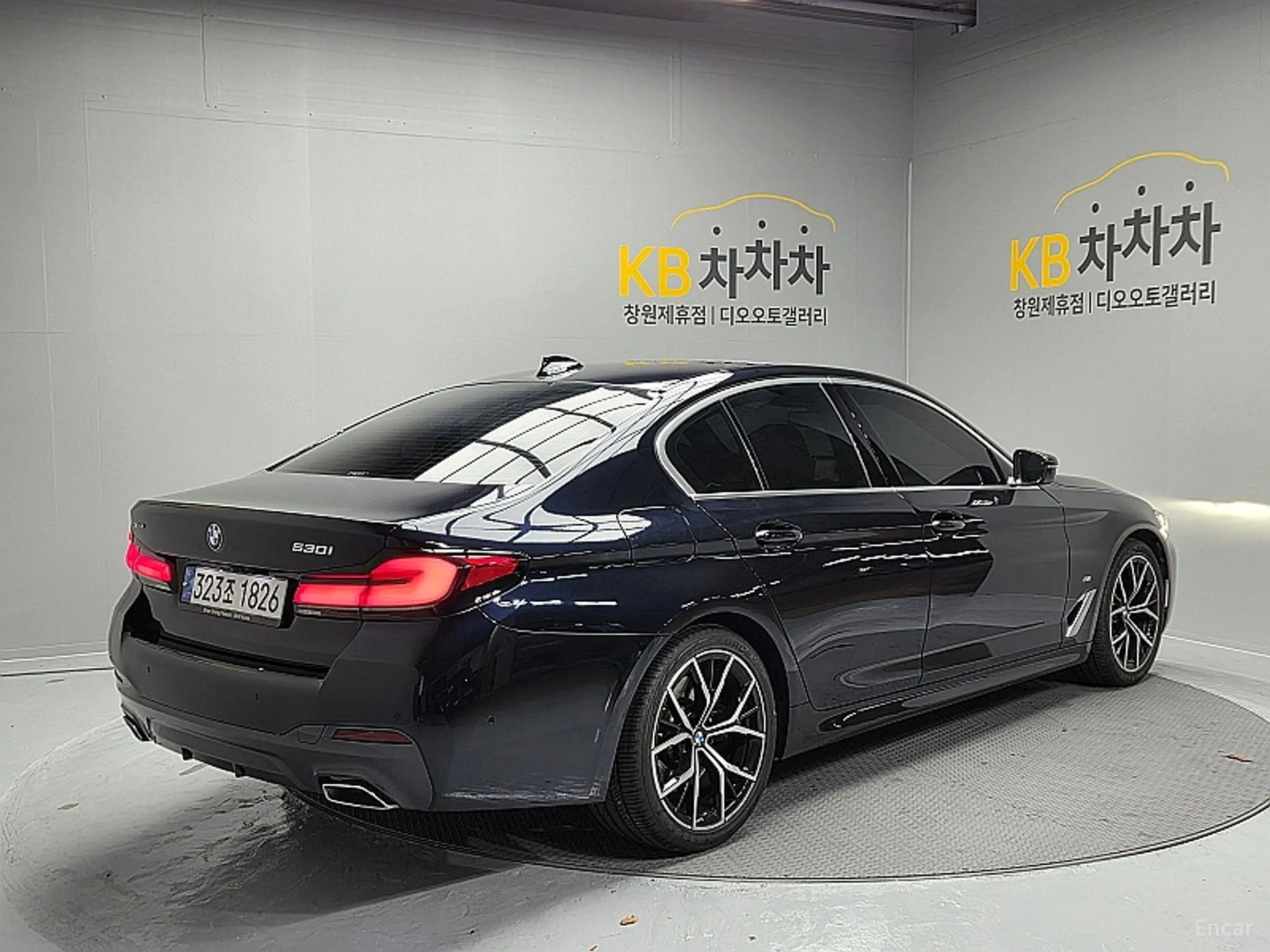 BMW 5 Series (G30) превью 5