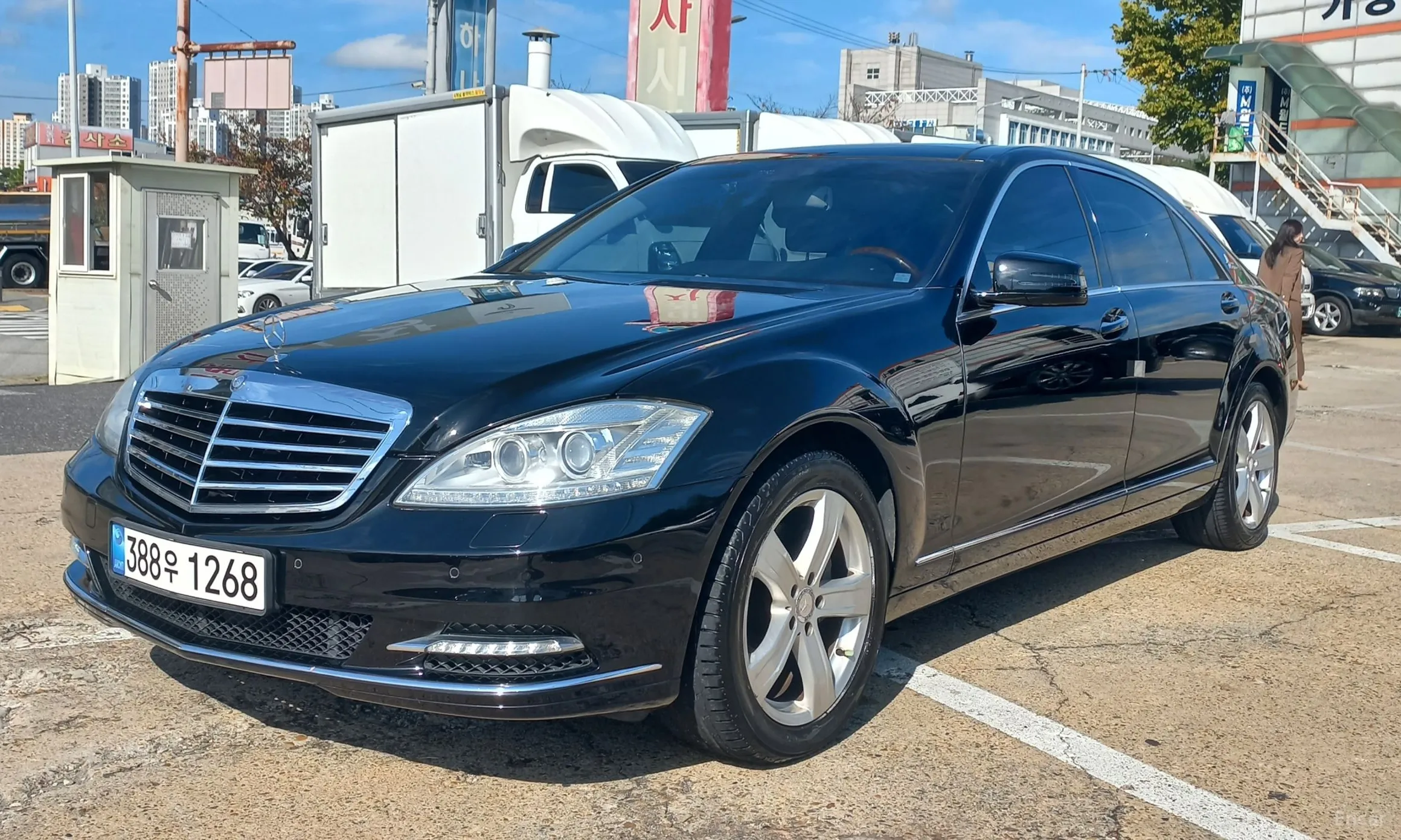Mercedes Benz S-Class W221