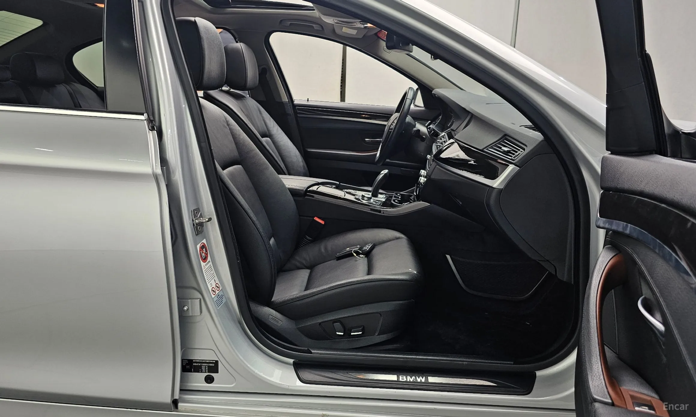 BMW 5 Series (F10) превью 10