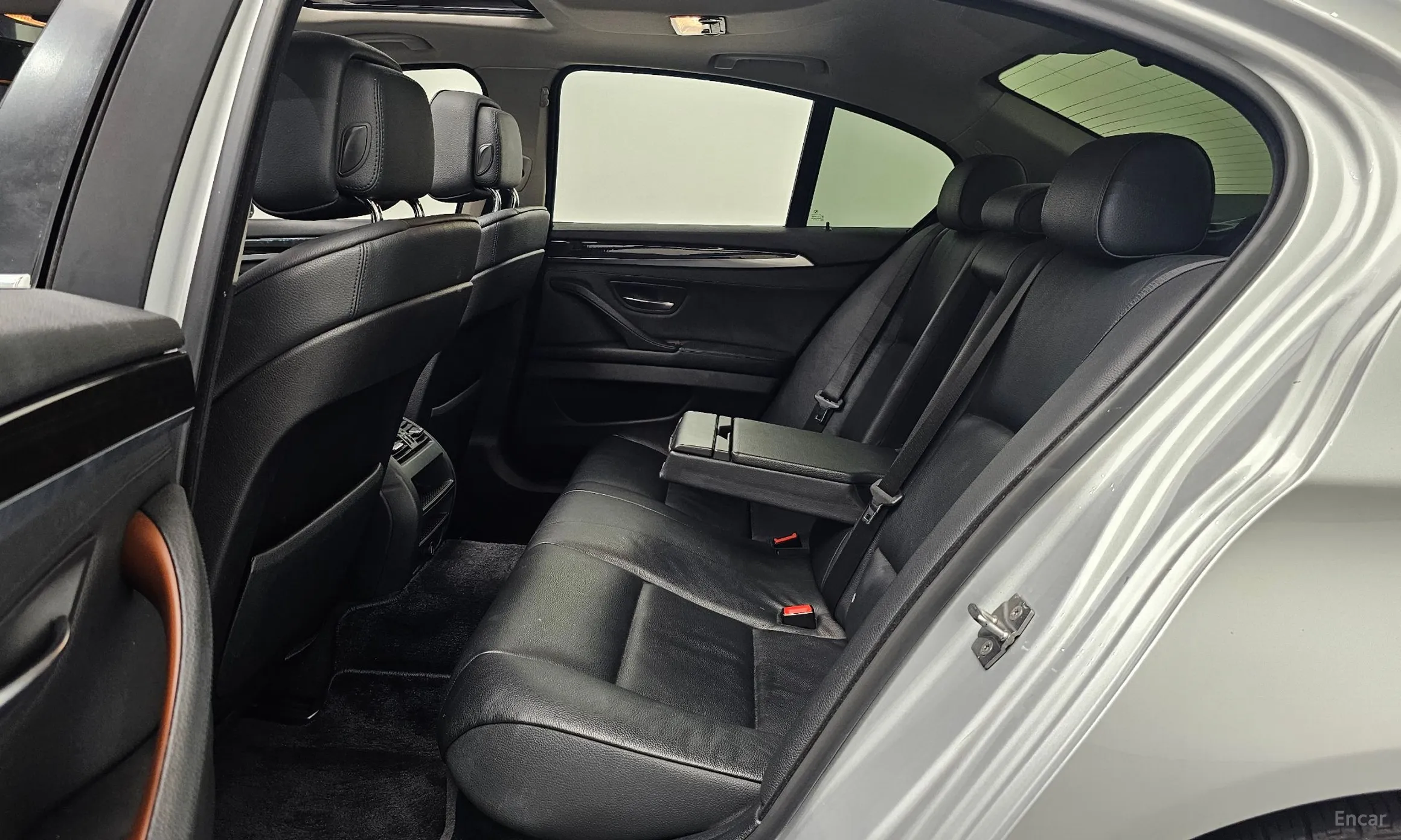 BMW 5 Series (F10) превью 12