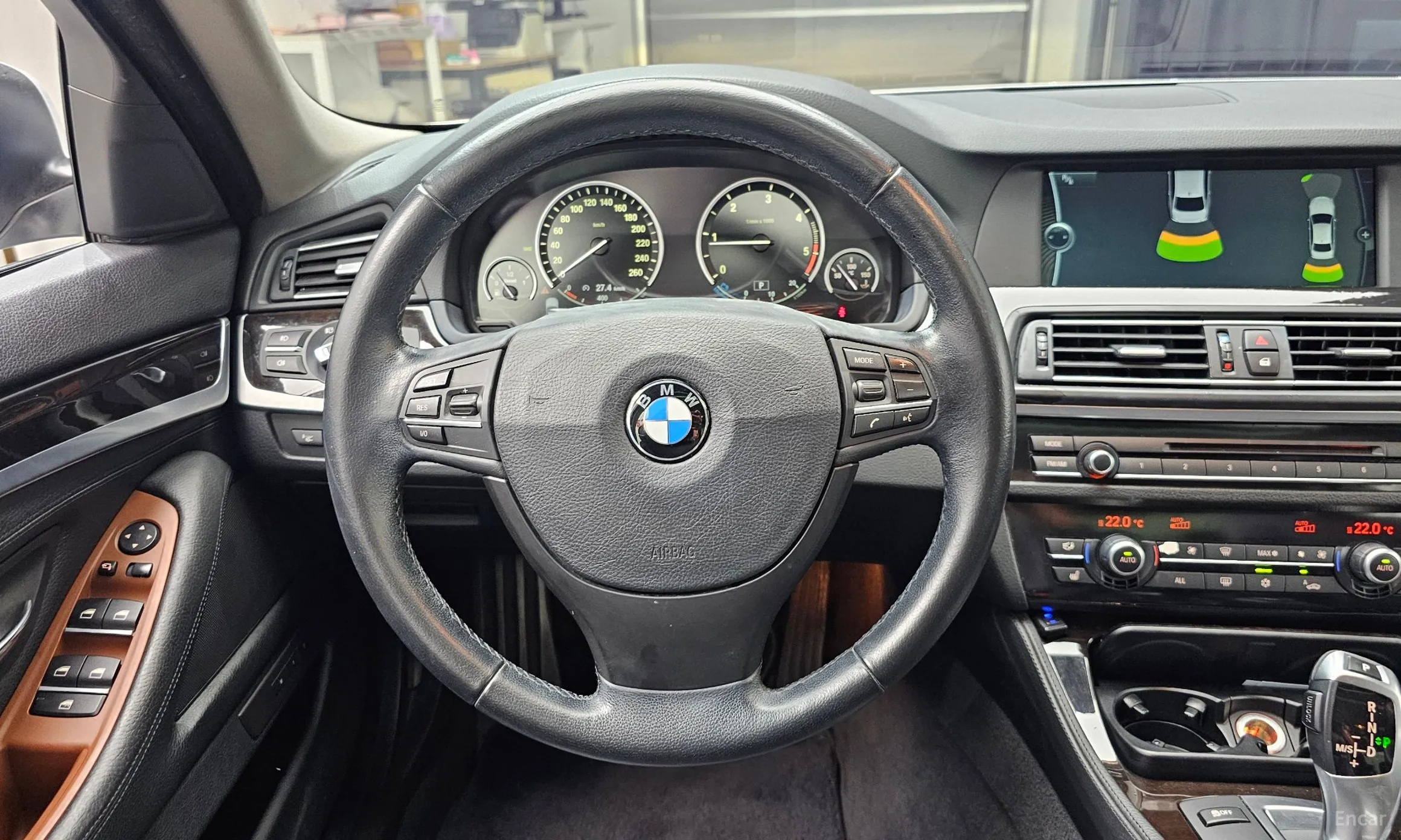 BMW 5 Series (F10) превью 13
