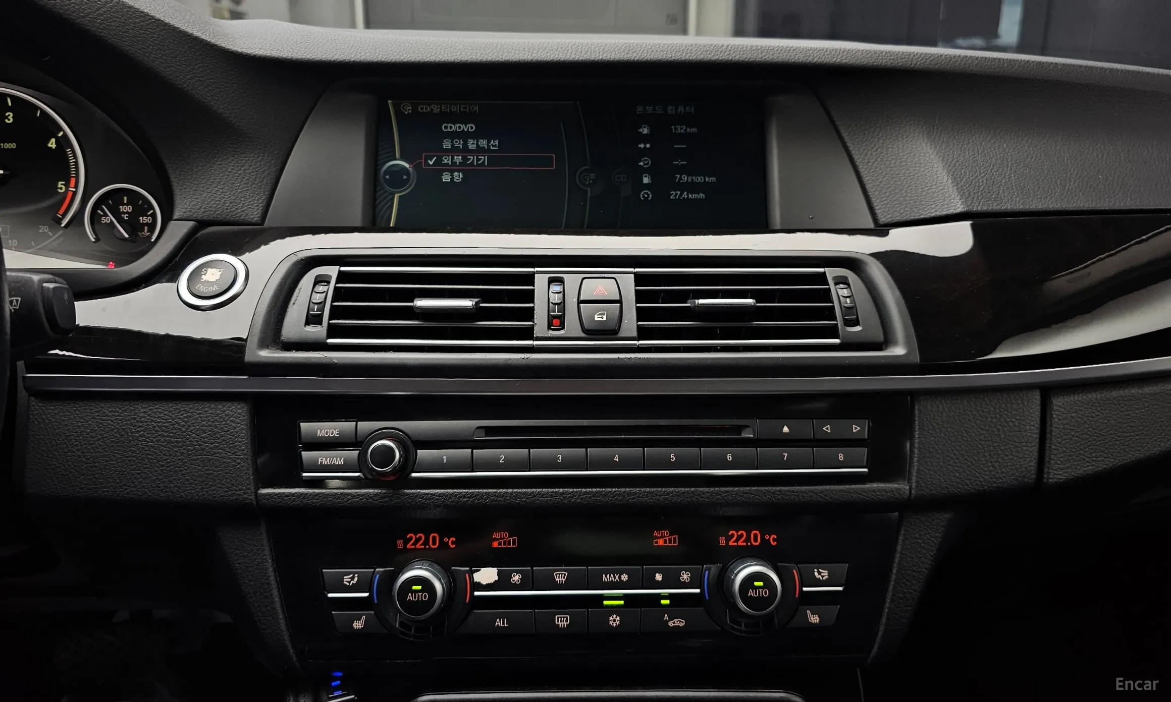 BMW 5 Series (F10) превью 14