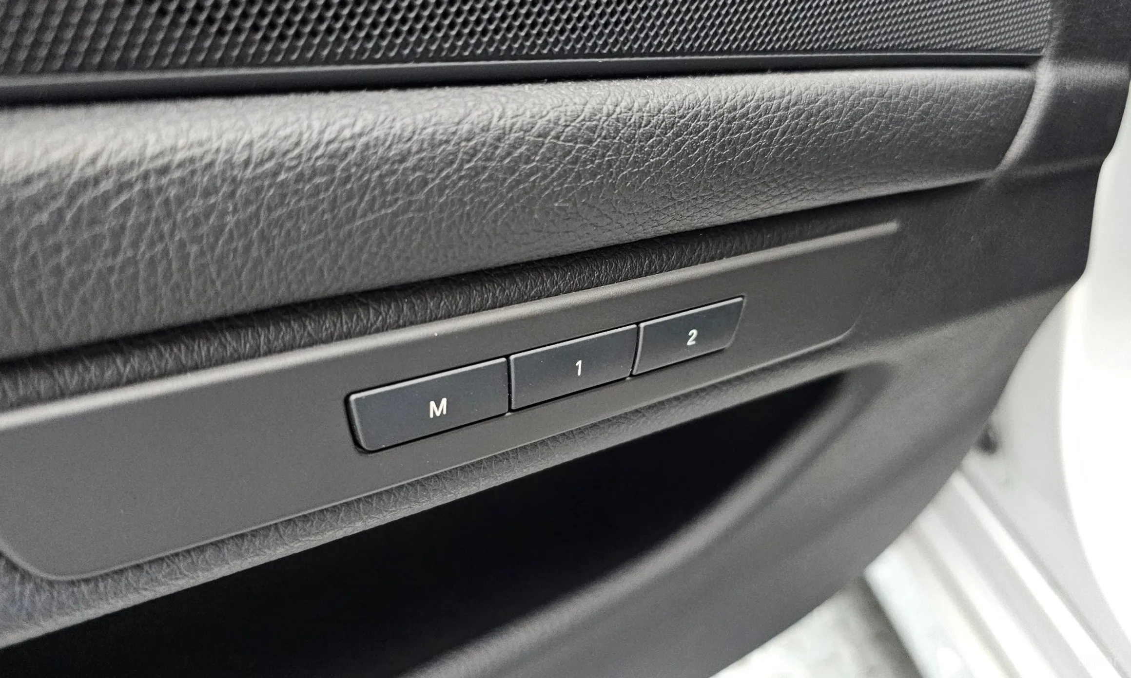 BMW 5 Series (F10) превью 17