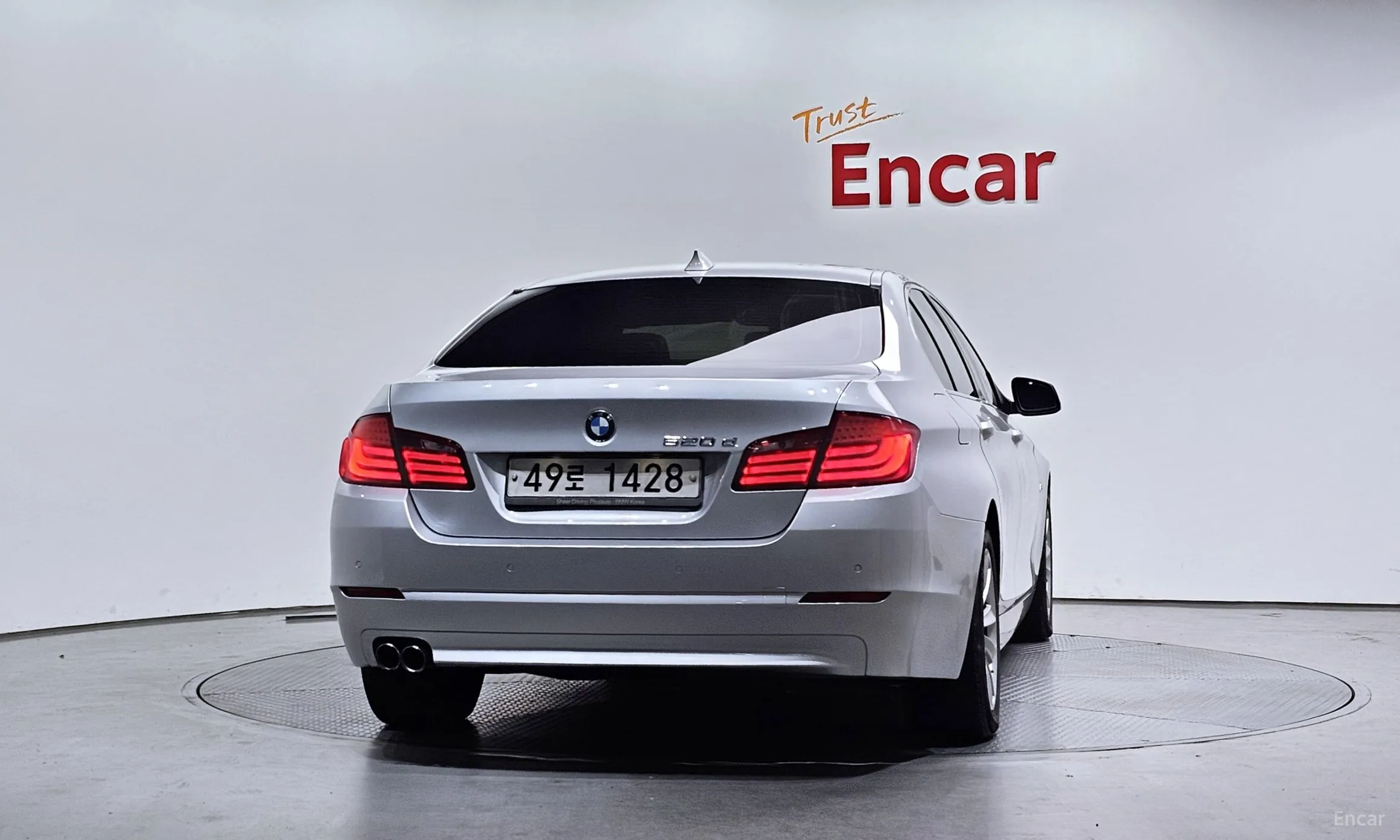 BMW 5 Series (F10) превью 4