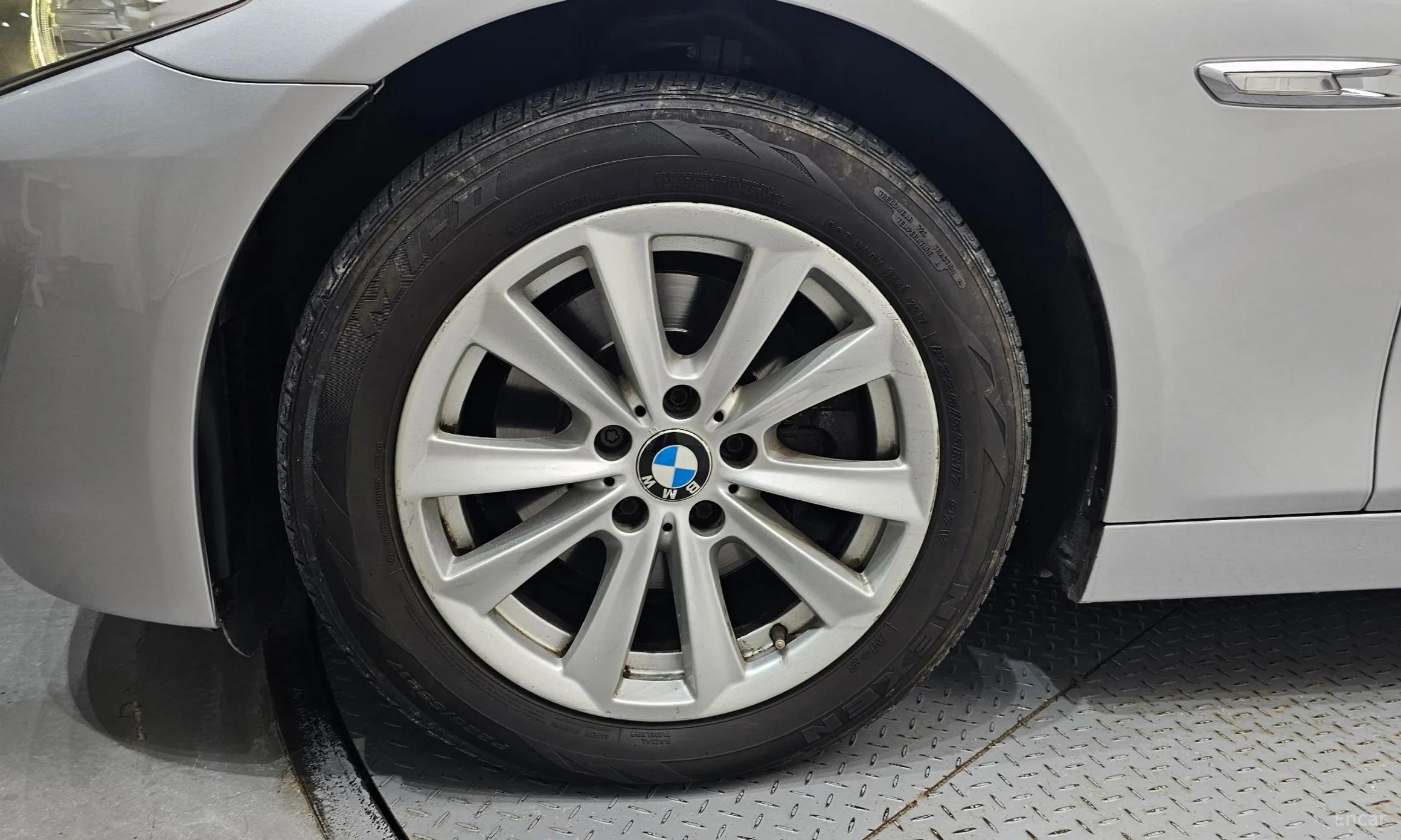 BMW 5 Series (F10) превью 5
