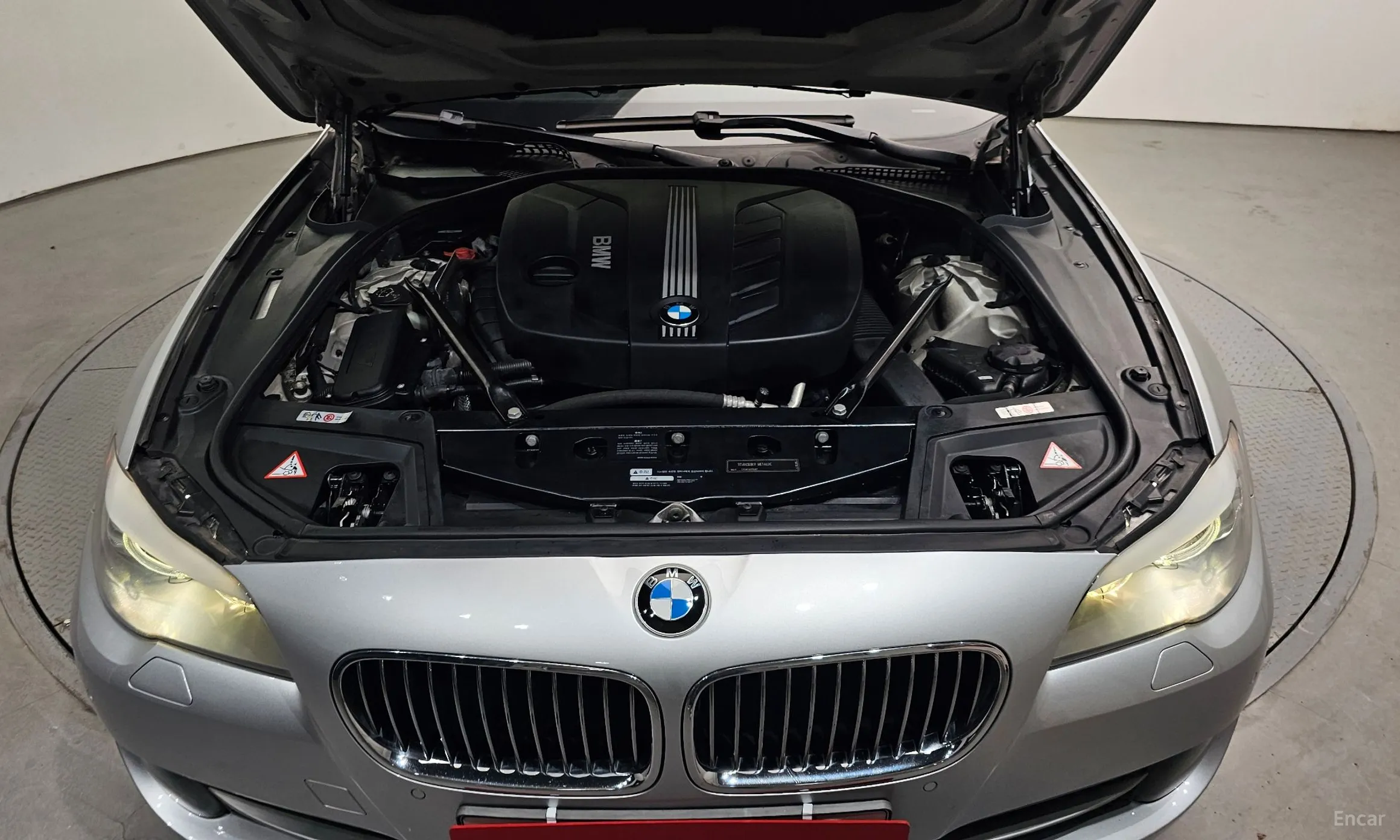 BMW 5 Series (F10) превью 6