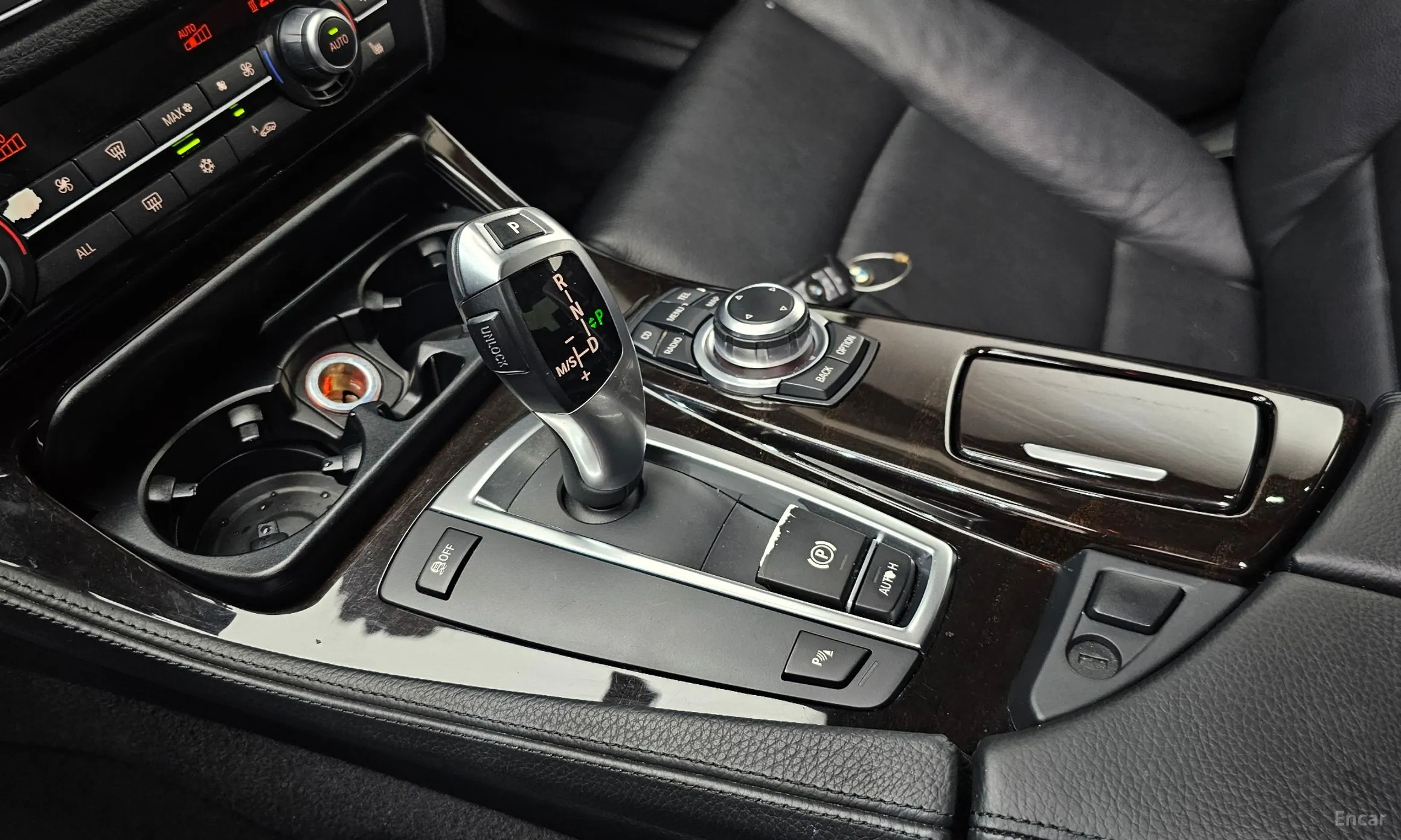 BMW 5 Series (F10) превью 9