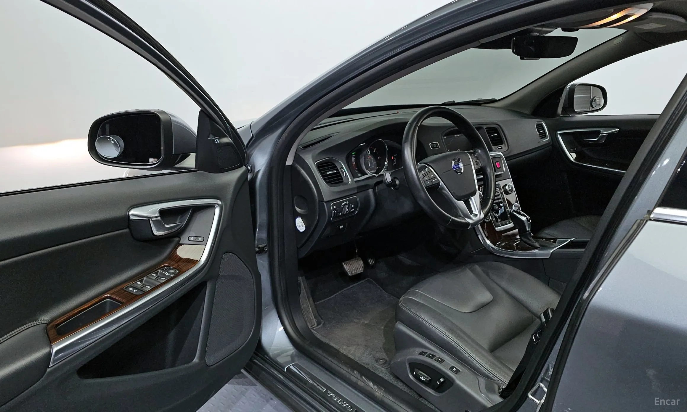 Volvo S60 превью 10