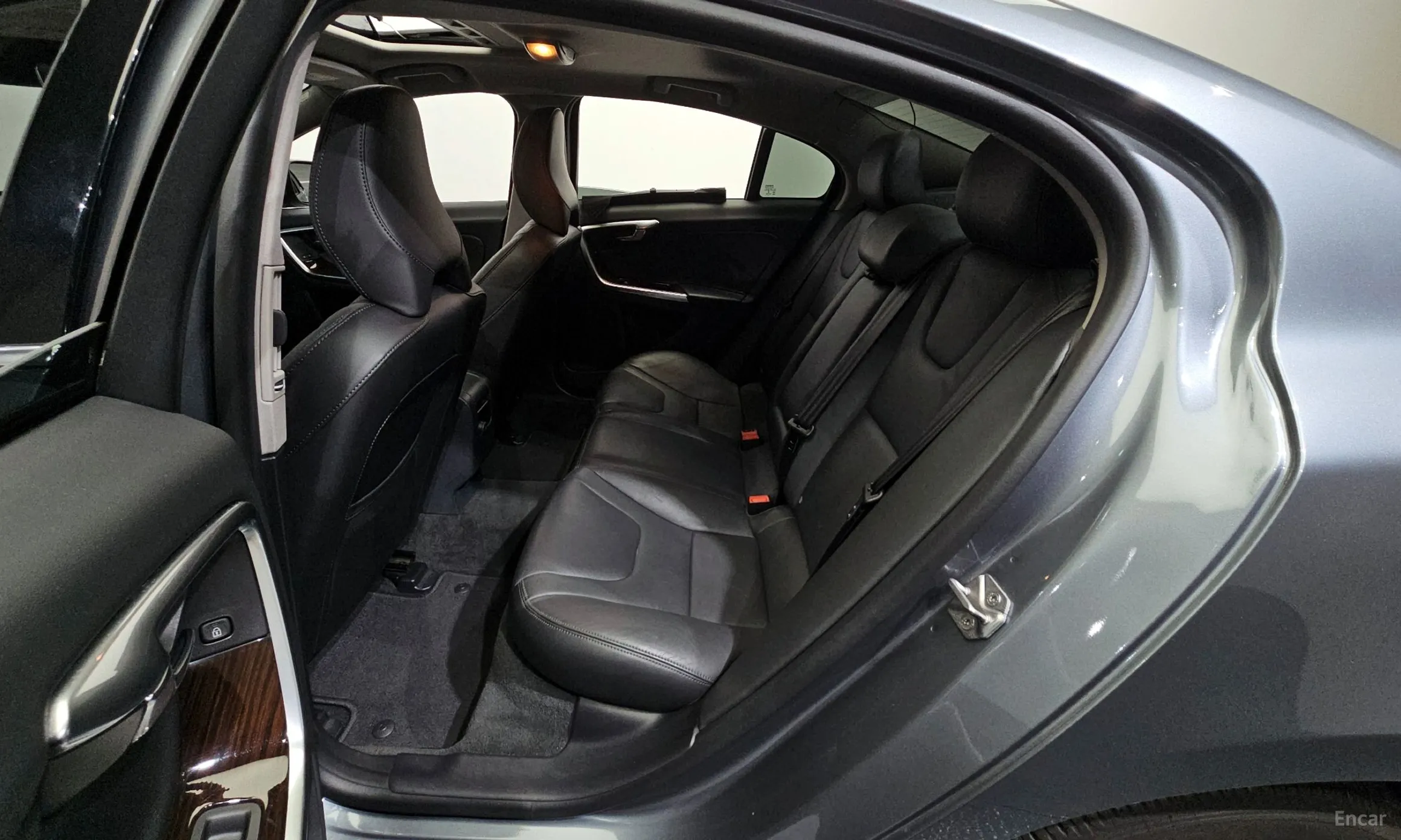 Volvo S60 превью 11