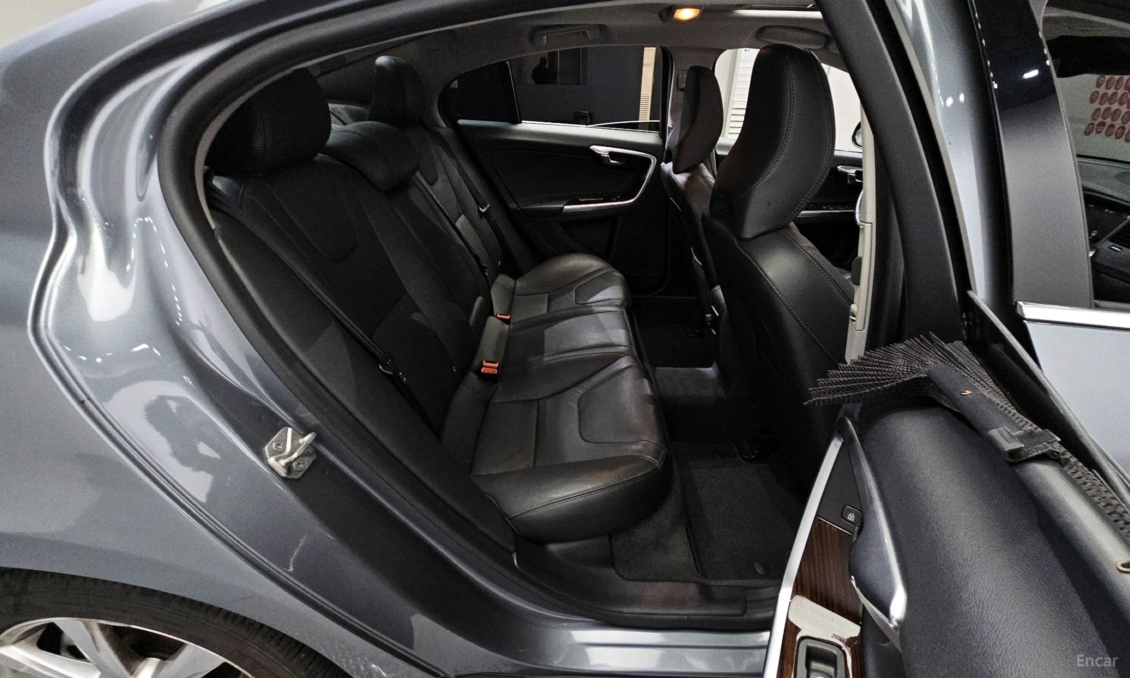 Volvo S60 превью 12