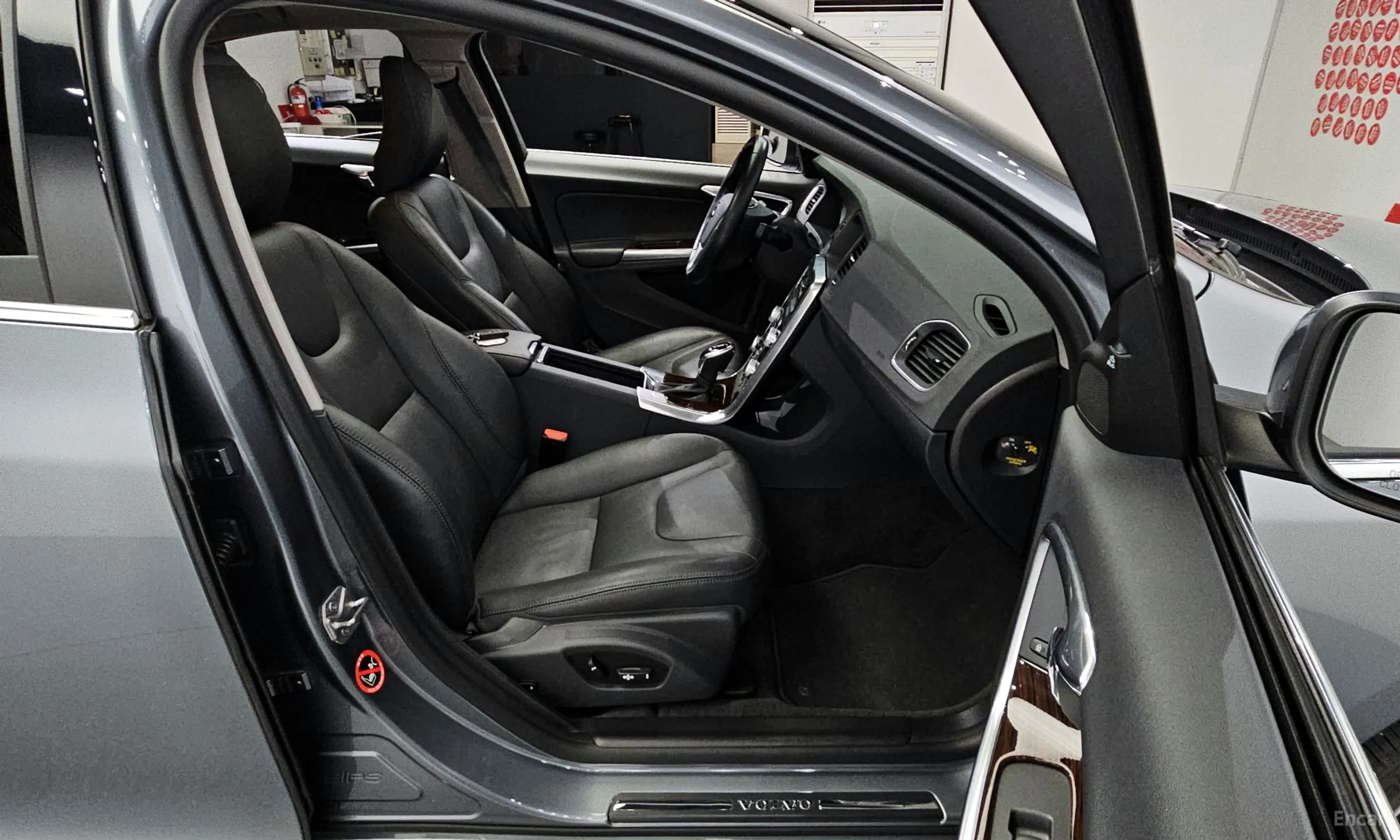 Volvo S60 превью 13