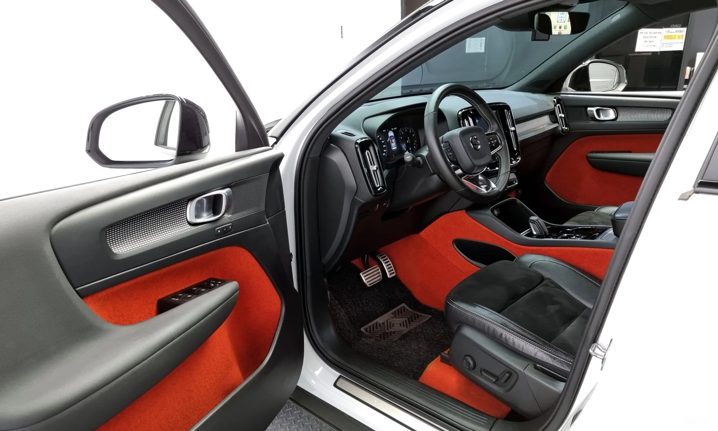 Volvo XC40 превью 10