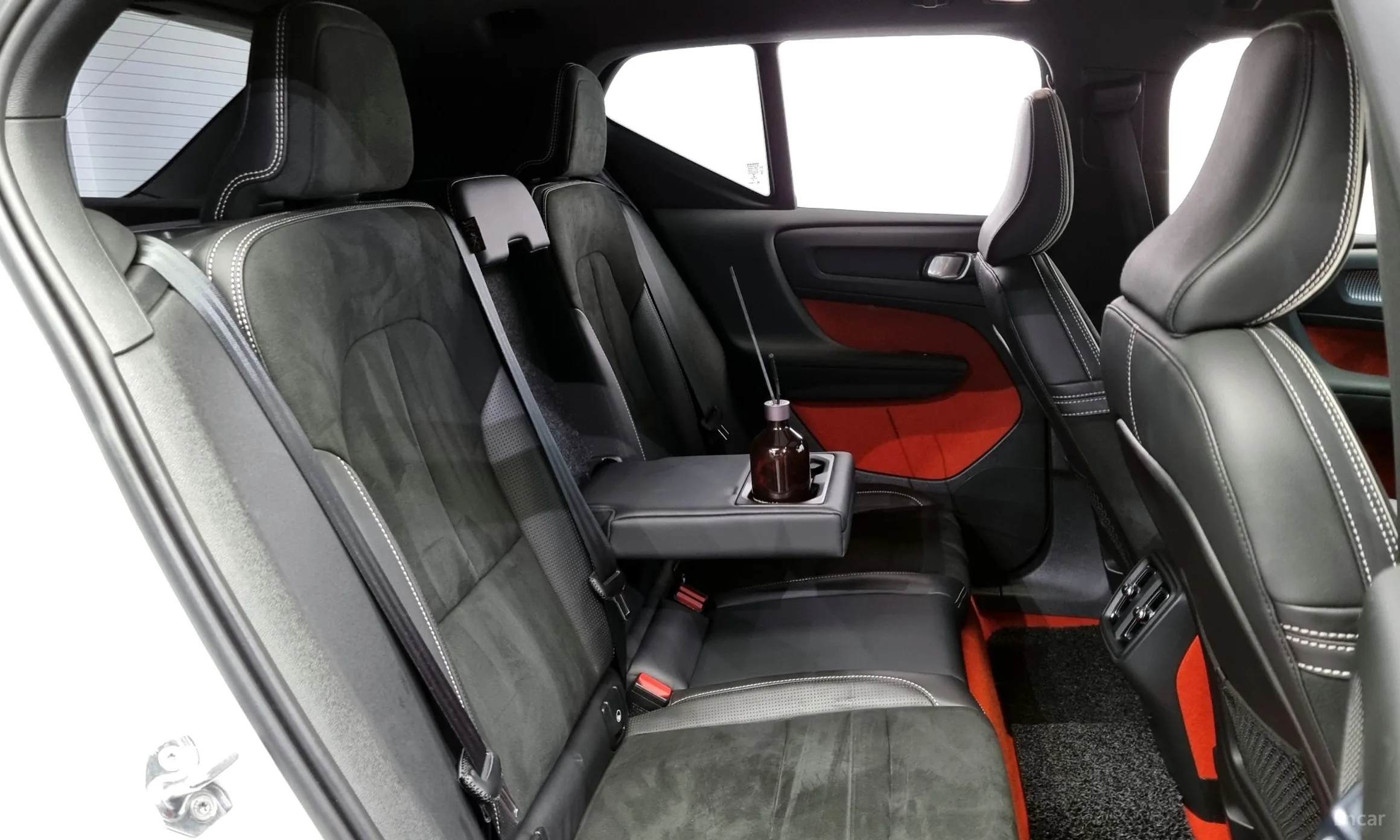 Volvo XC40 превью 12
