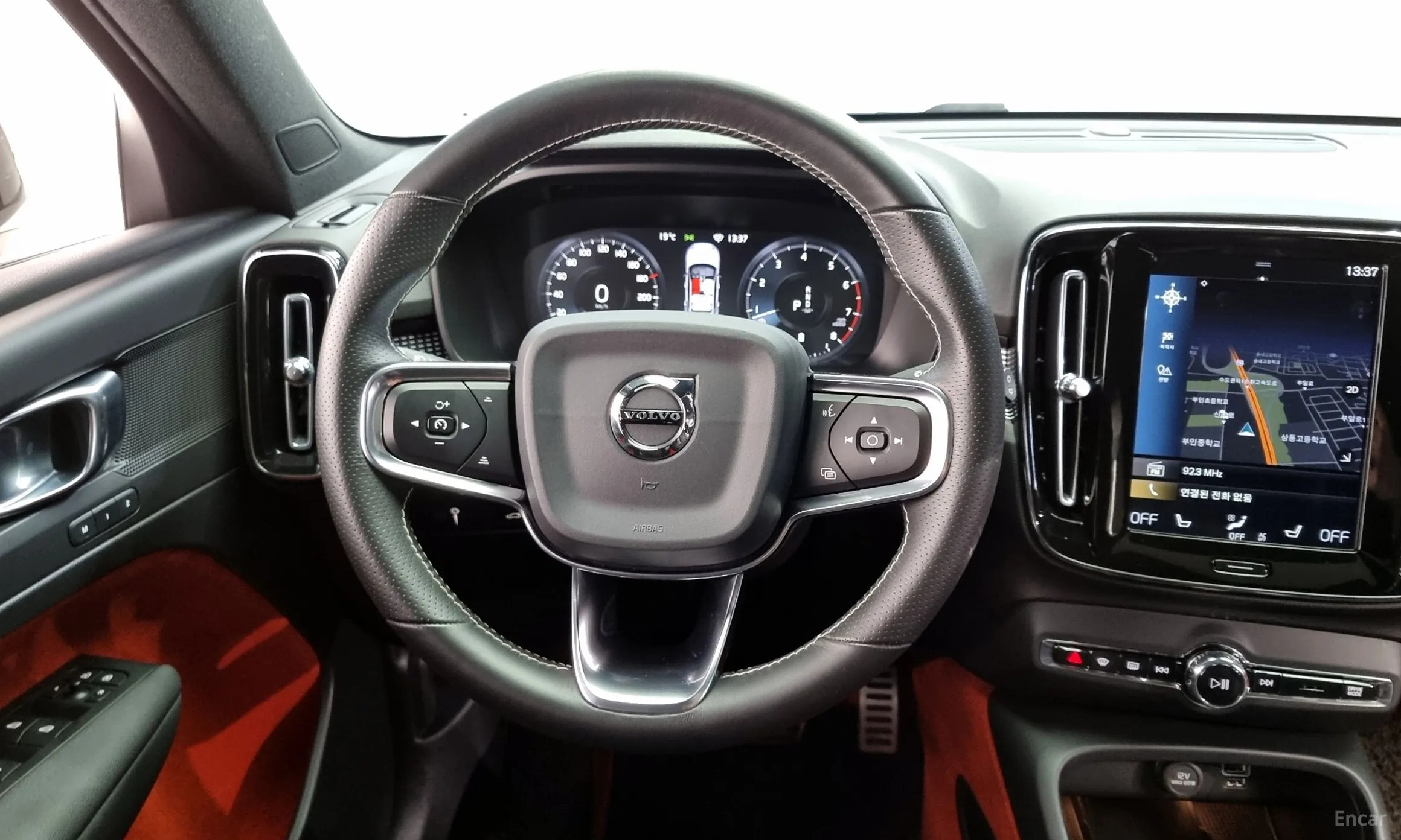 Volvo XC40 превью 13