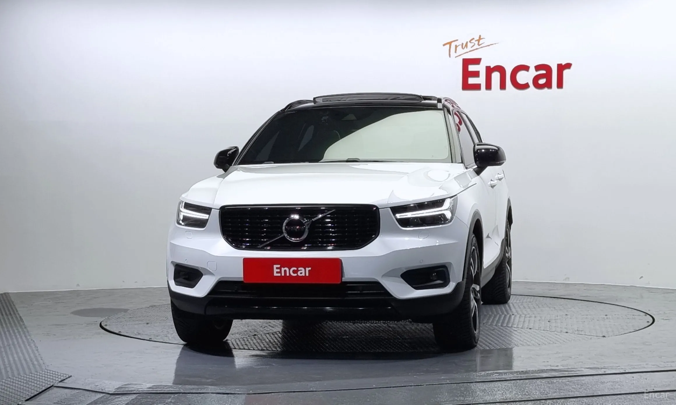 Volvo XC40 превью 3