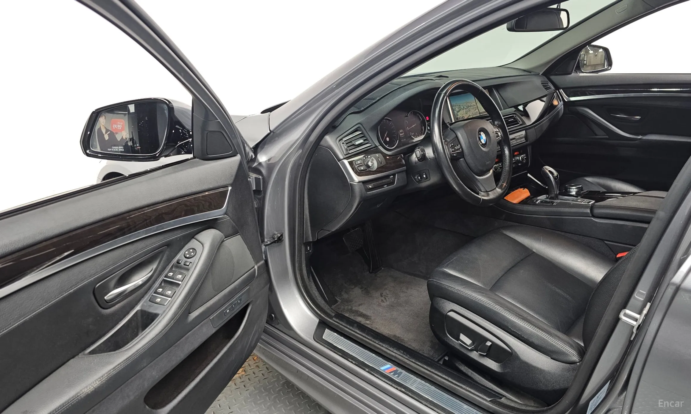BMW 5 Series (F10) превью 11