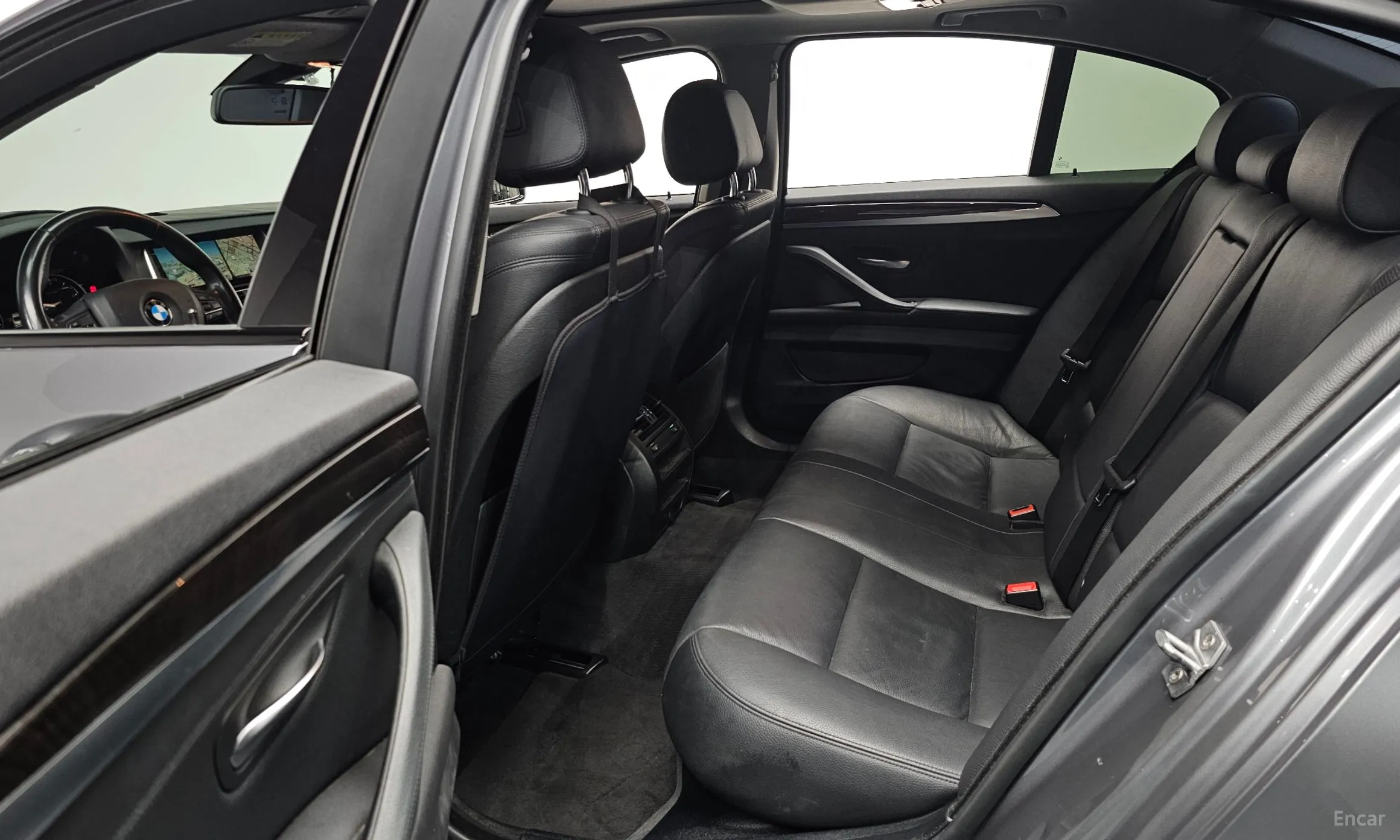 BMW 5 Series (F10) превью 12