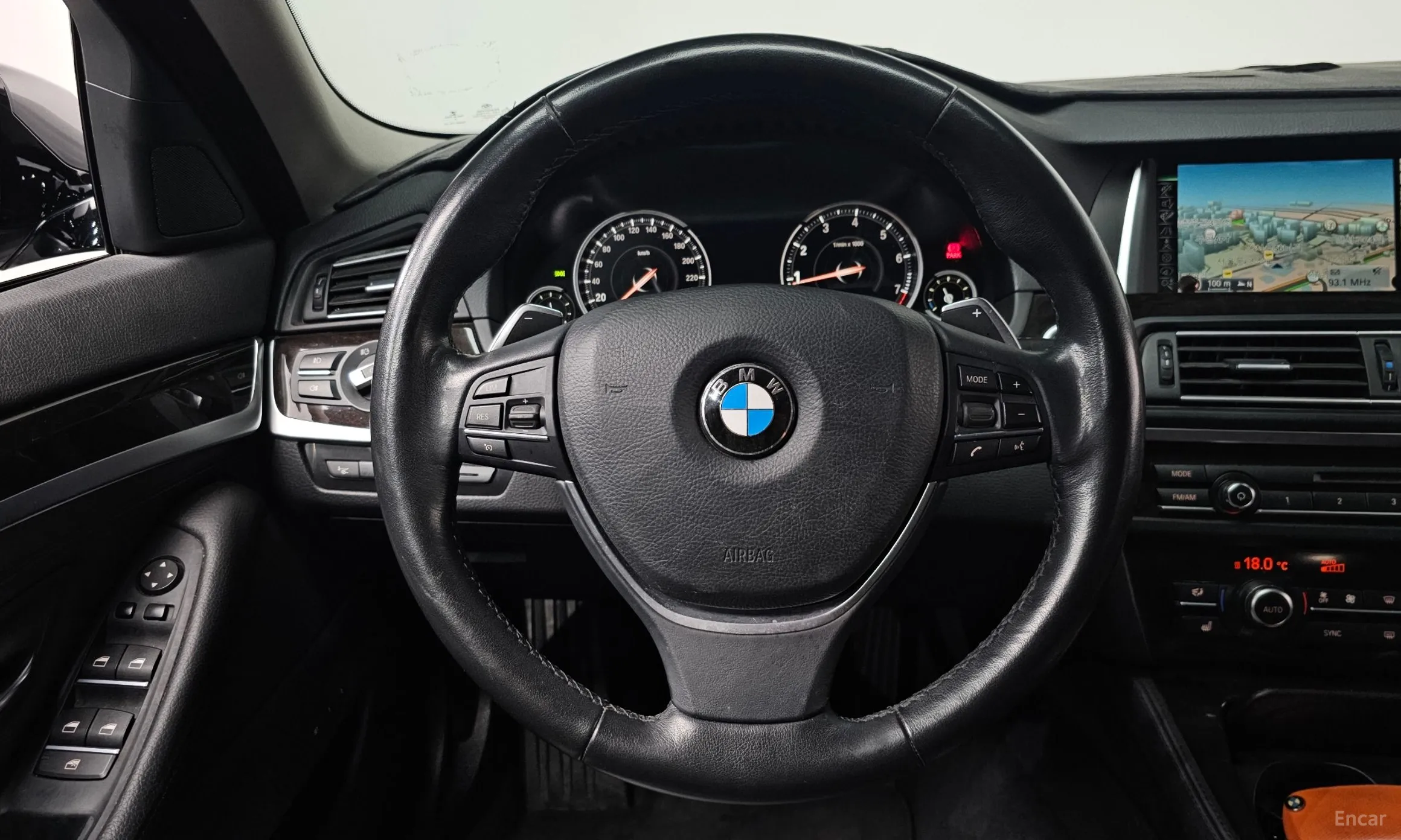BMW 5 Series (F10) превью 13