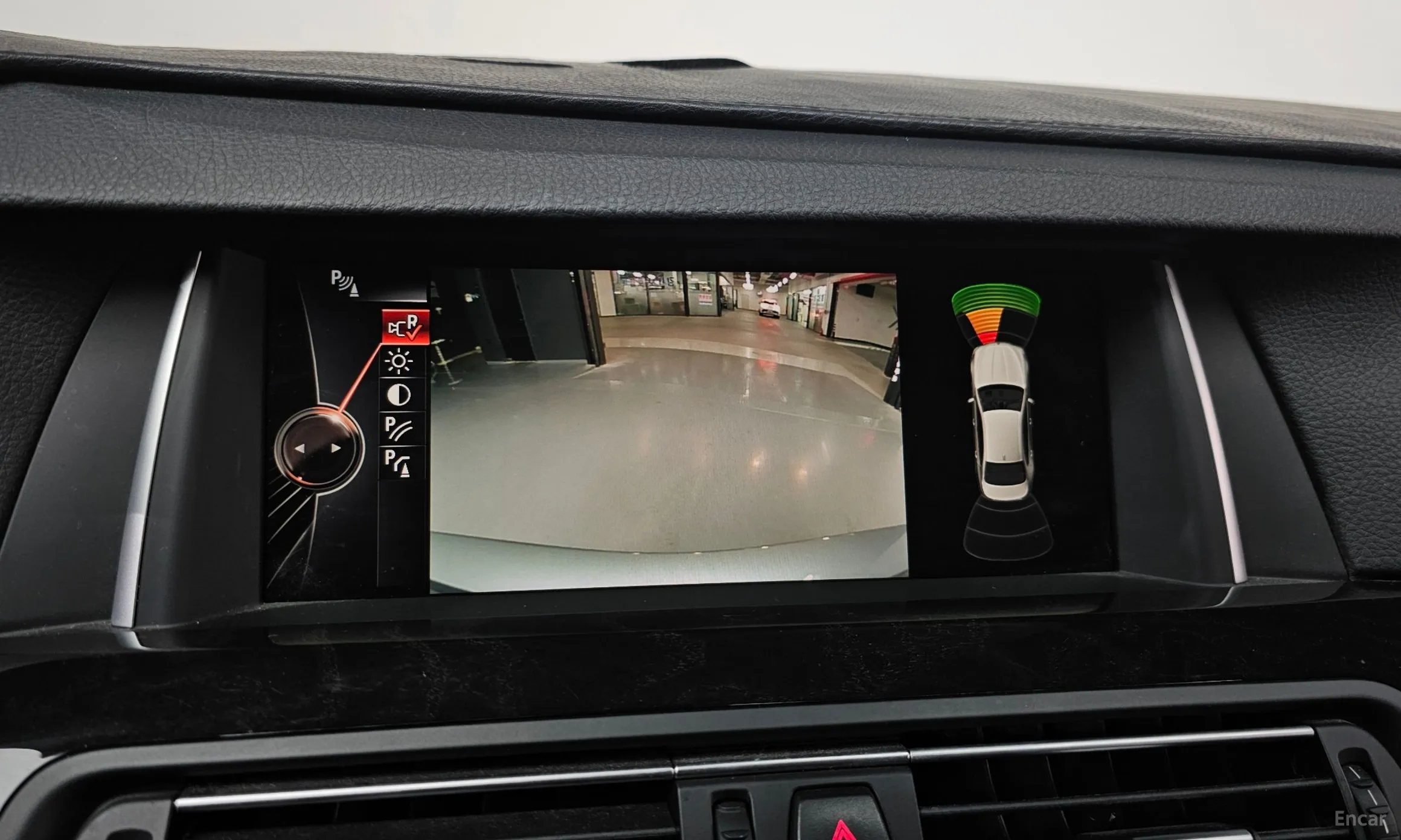BMW 5 Series (F10) превью 15