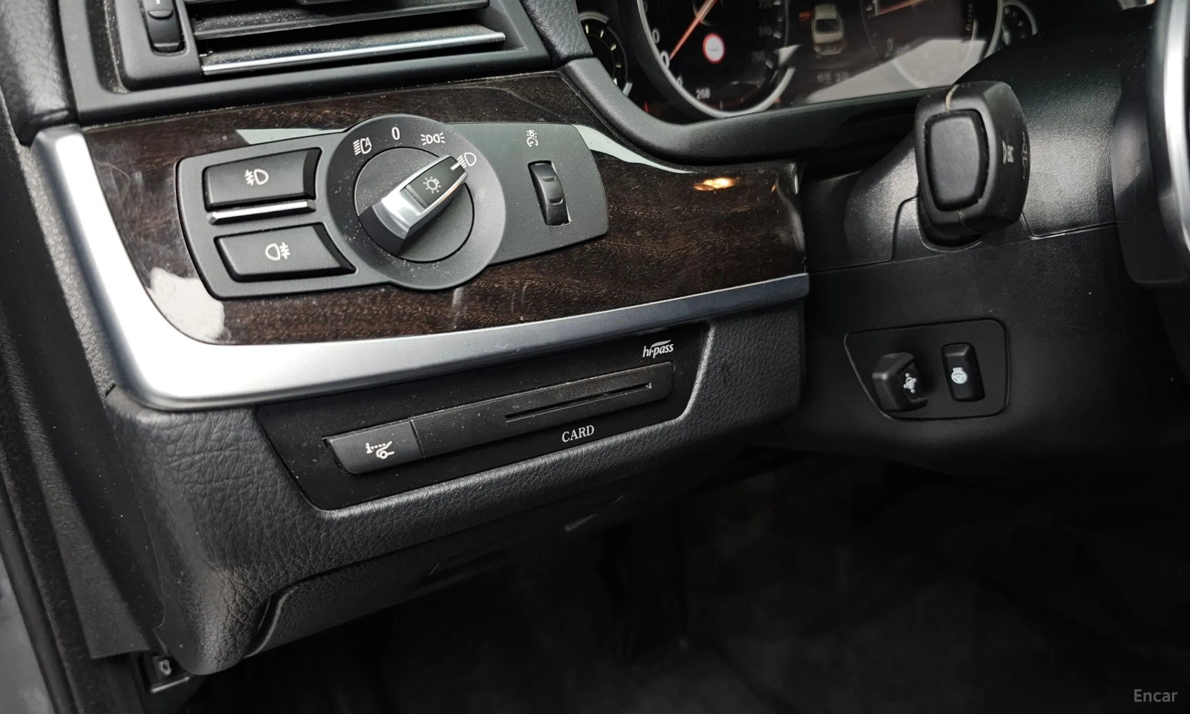 BMW 5 Series (F10) превью 17