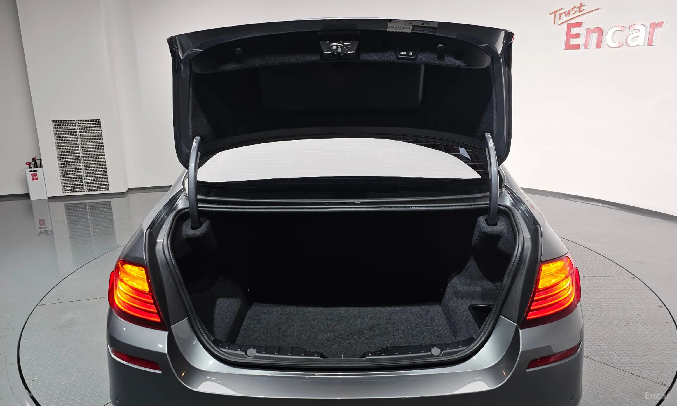 BMW 5 Series (F10) превью 20