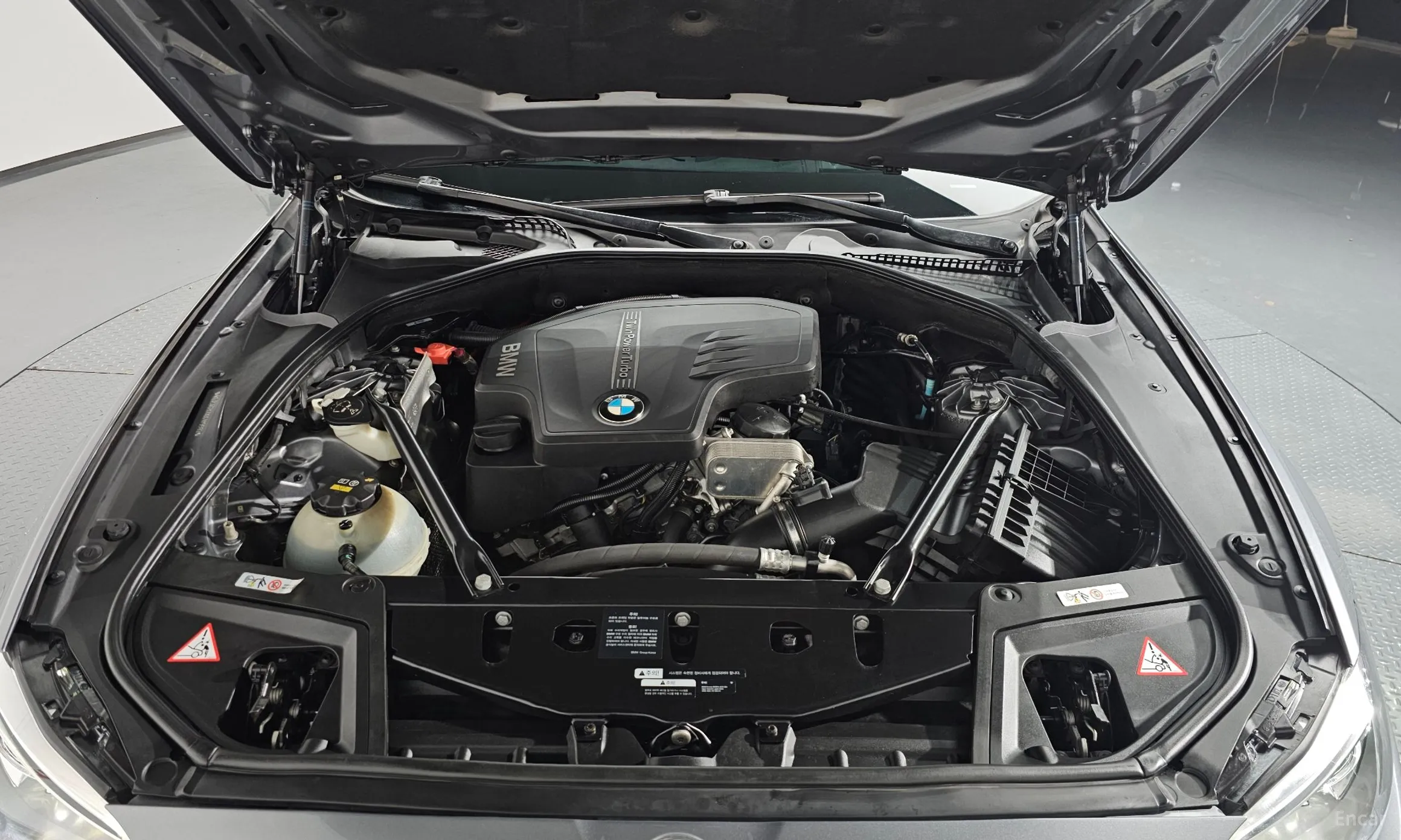 BMW 5 Series (F10) превью 6