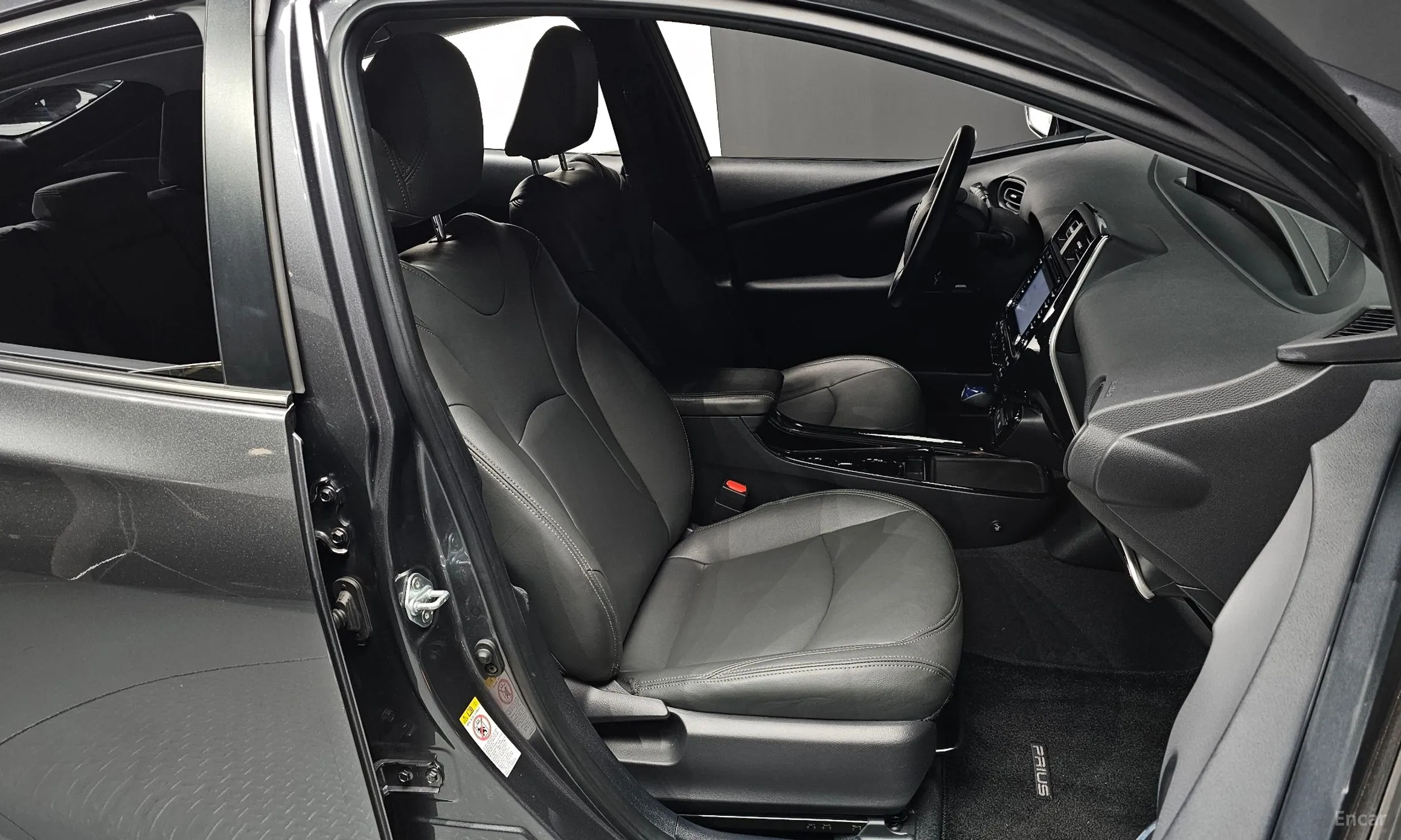 Toyota Prius 4th Generation превью 10