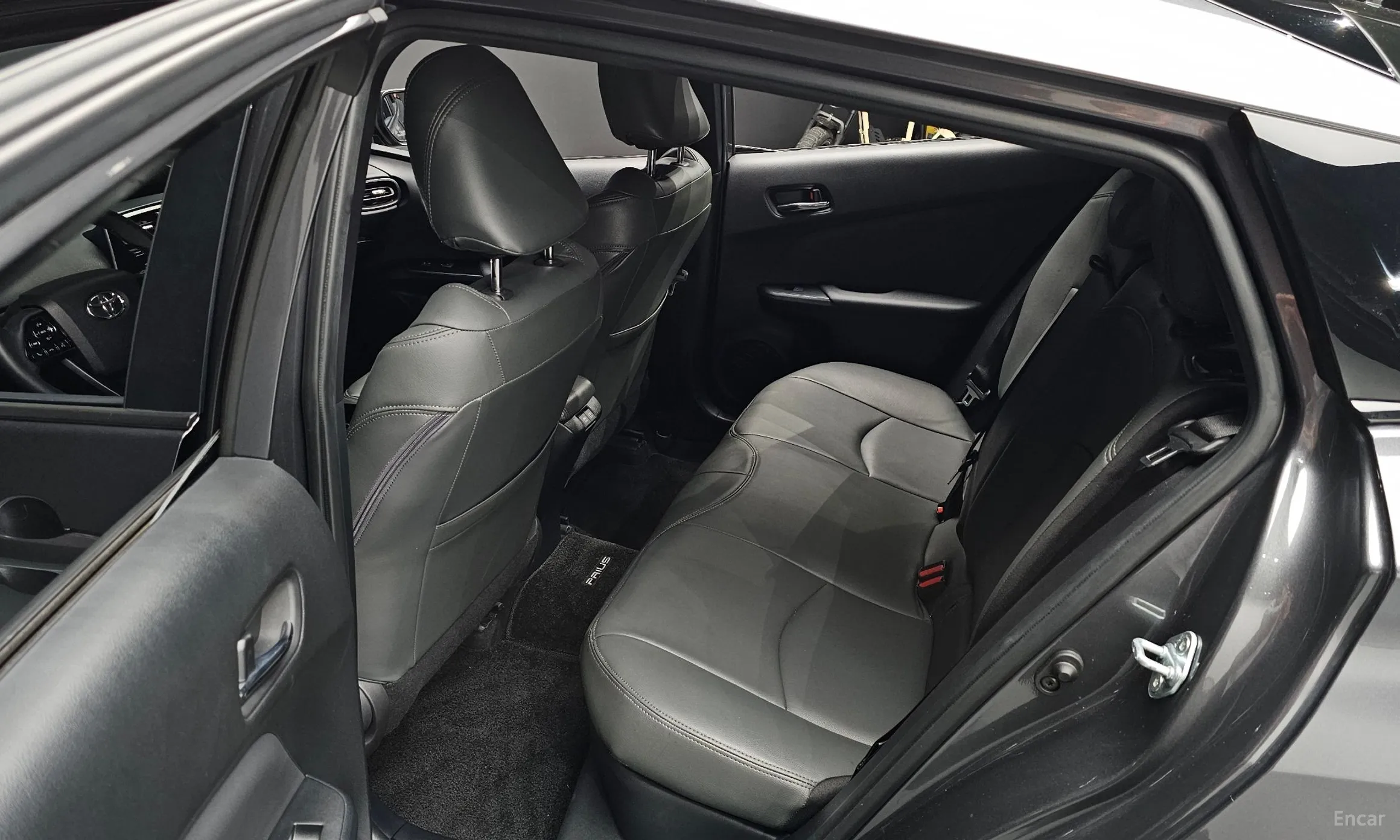 Toyota Prius 4th Generation превью 12