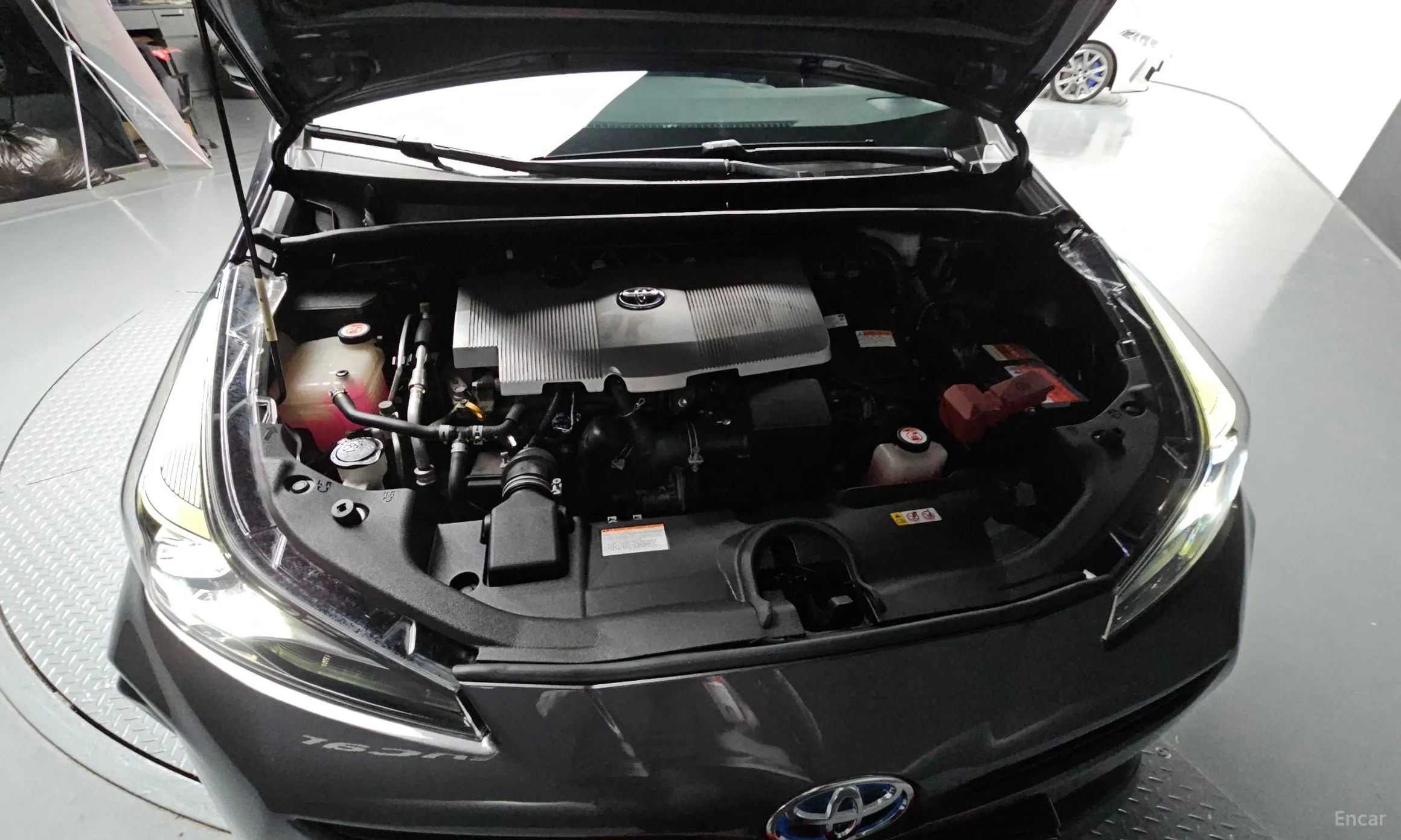 Toyota Prius 4th Generation превью 6