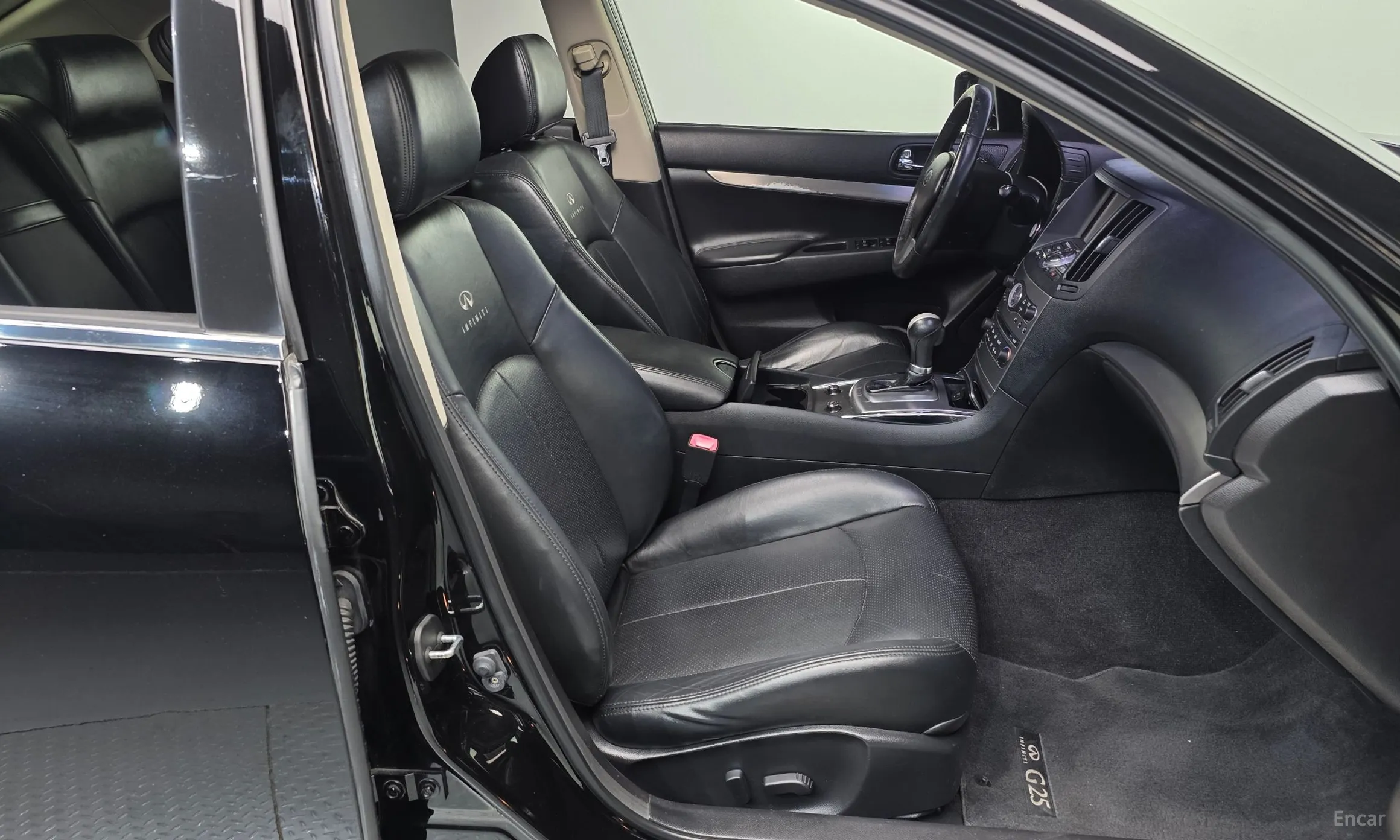Infiniti G25 превью 11