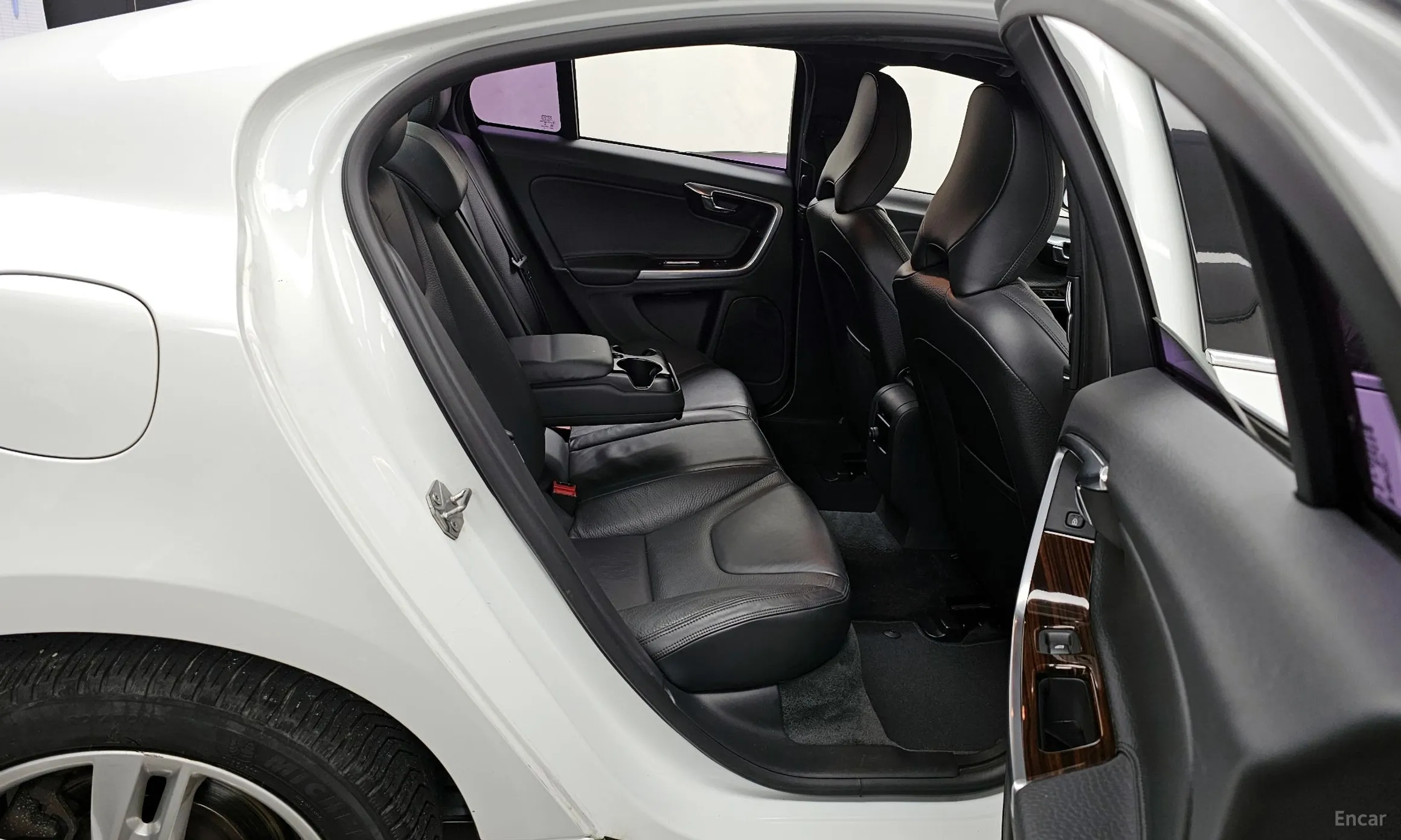 Volvo S60 превью 12
