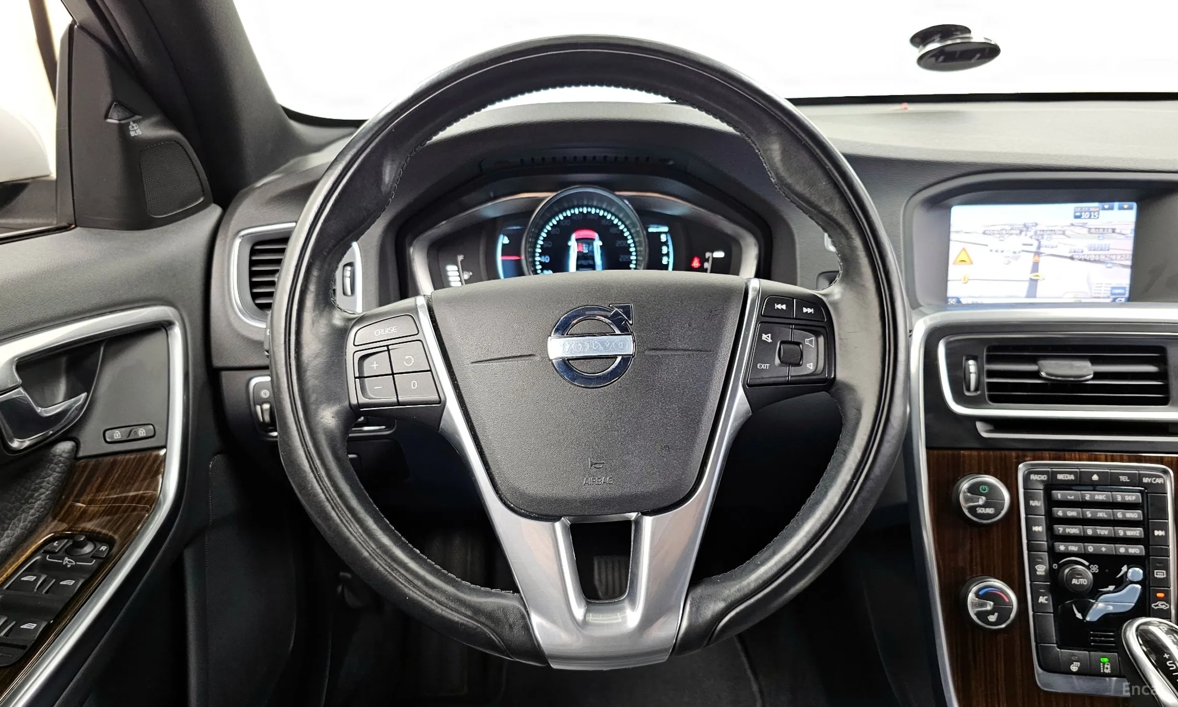 Volvo S60 превью 13