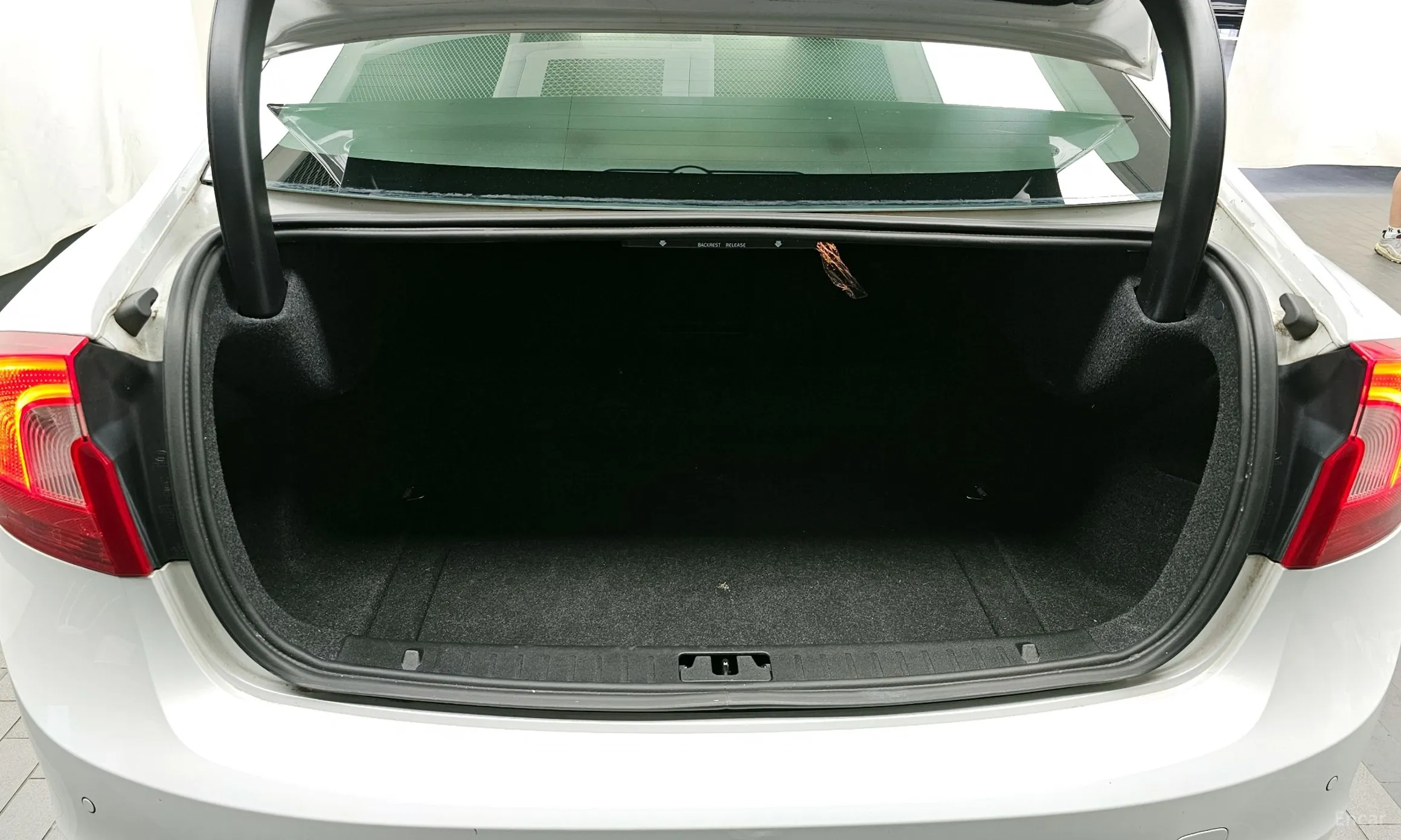 Volvo S60 превью 20