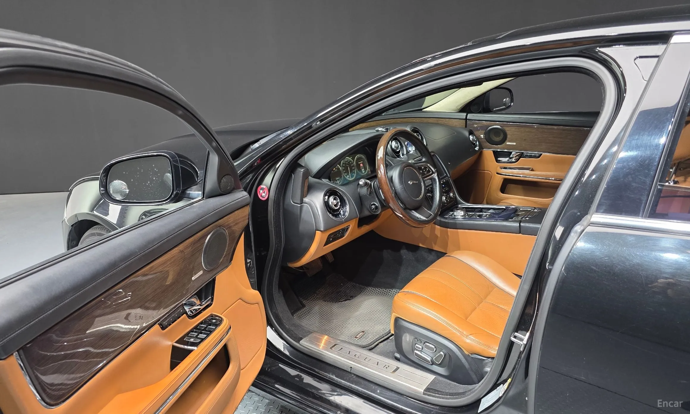 Jaguar All New XJ превью 10