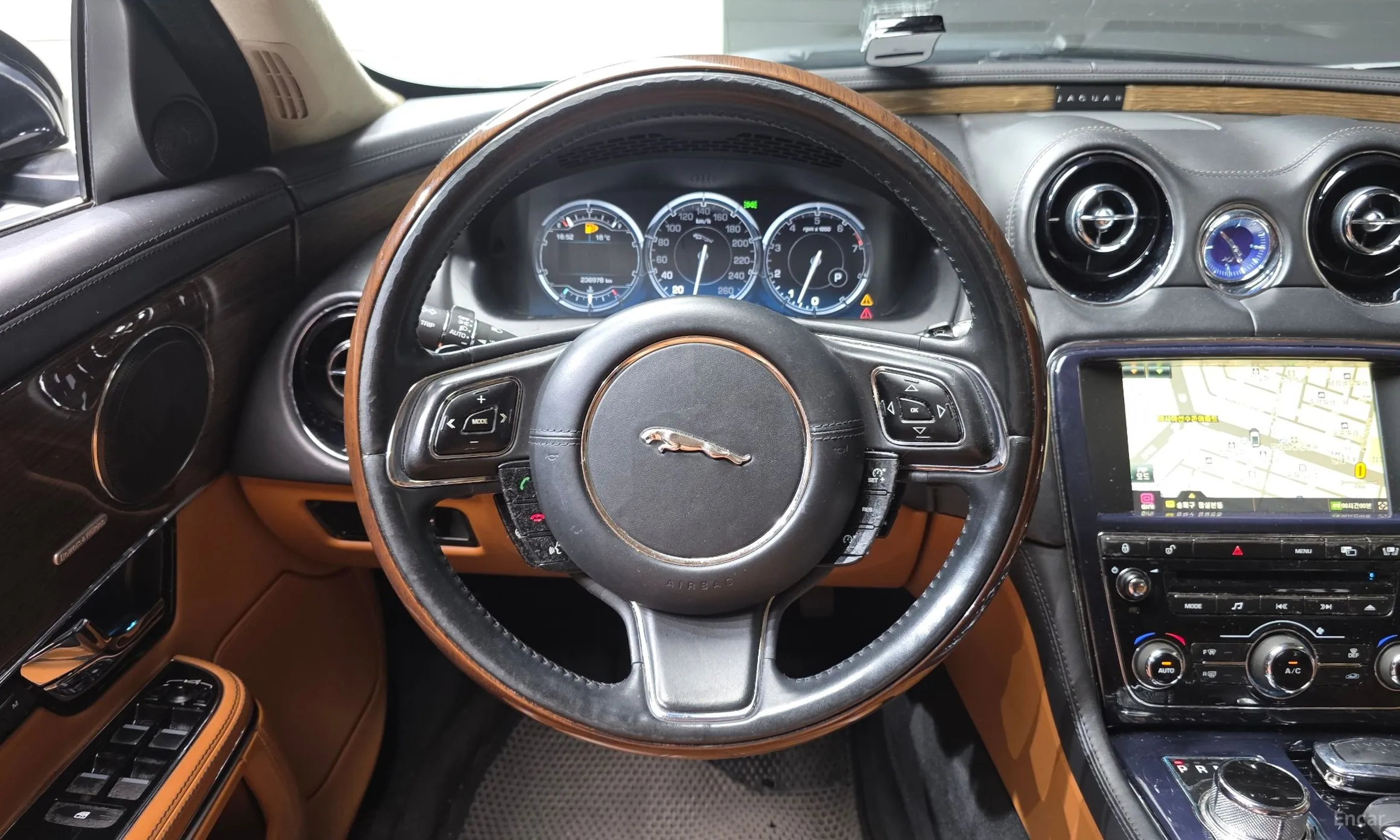 Jaguar All New XJ превью 13