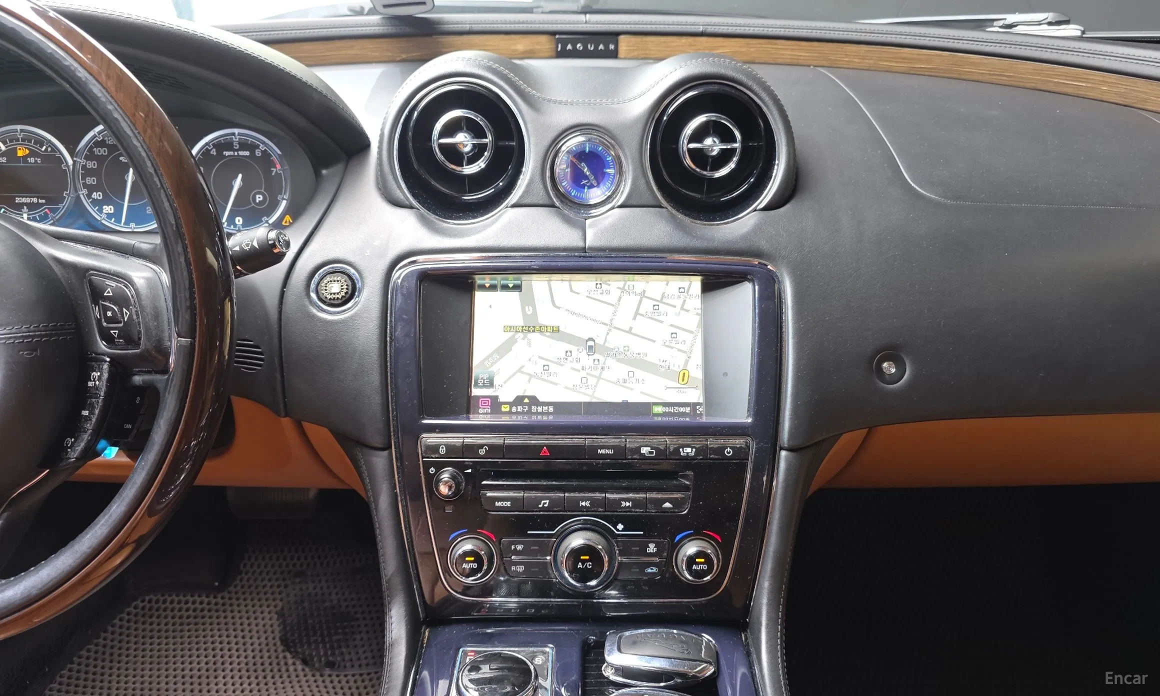 Jaguar All New XJ превью 17