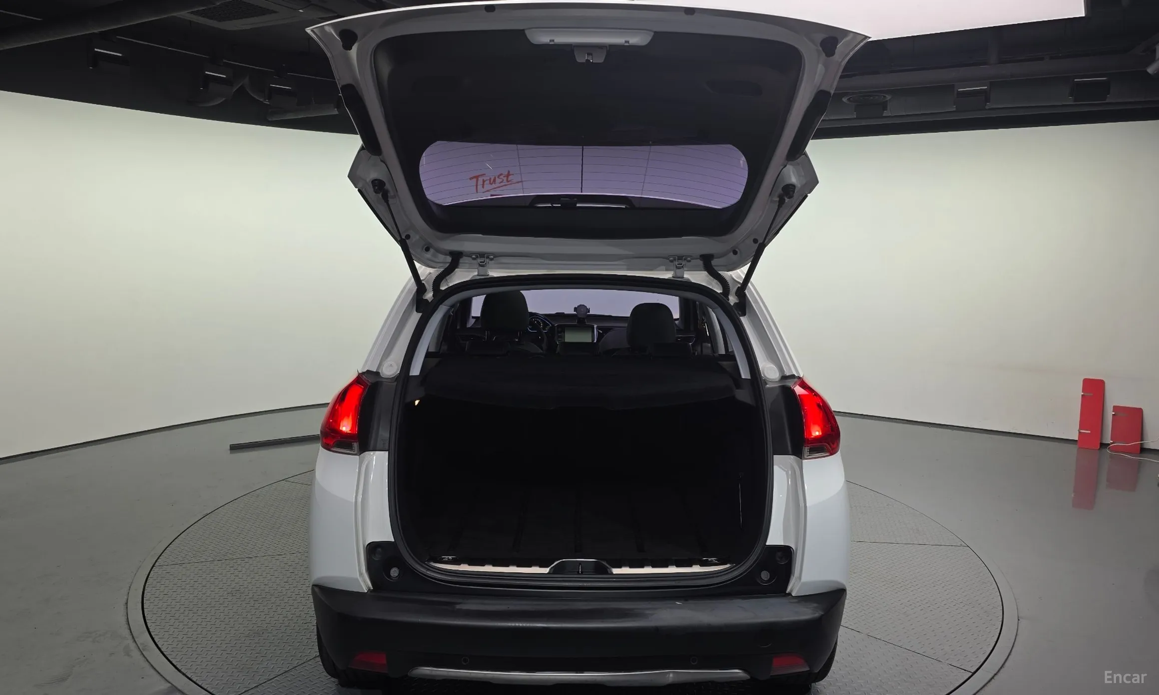Peugeot 2008. превью 20