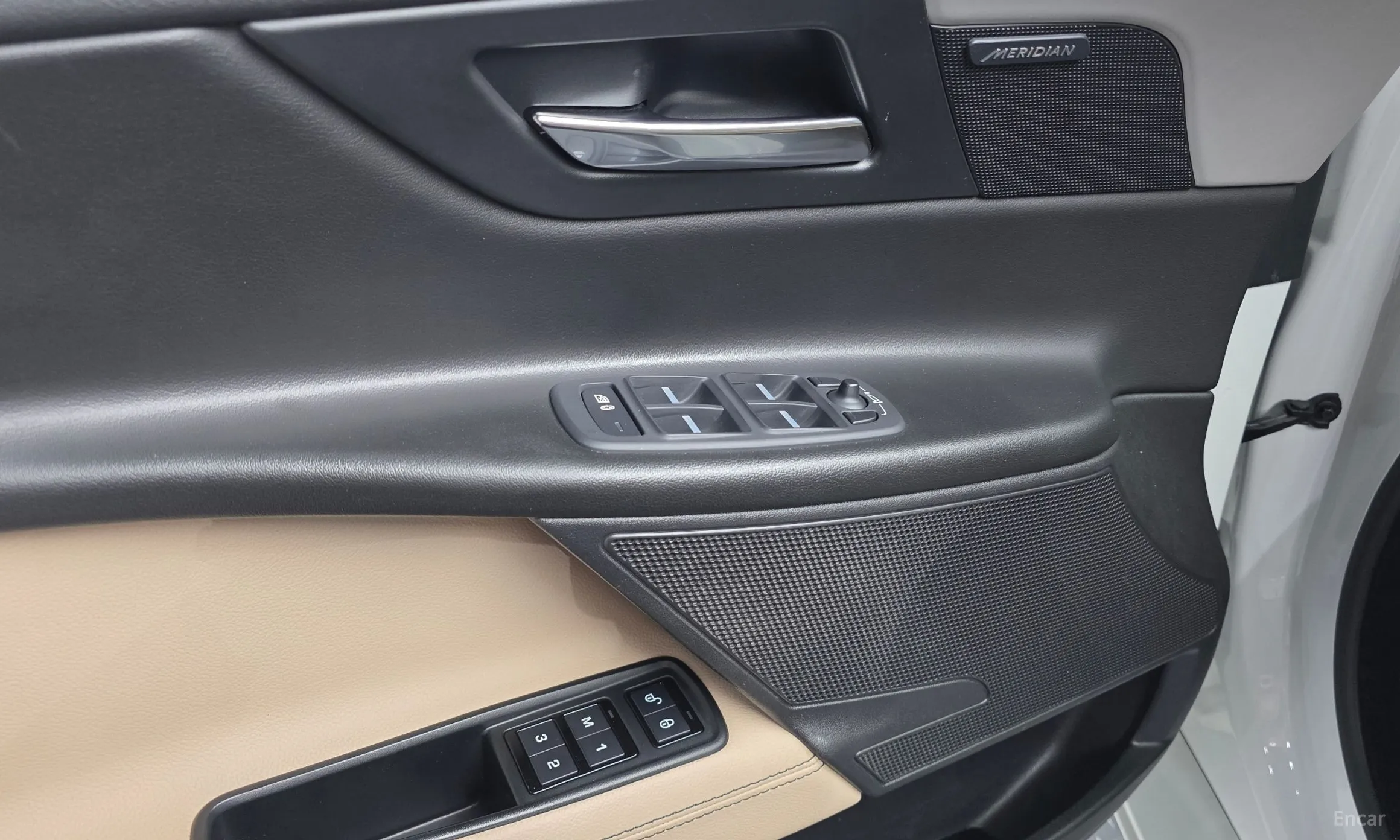 Jaguar XE превью 12
