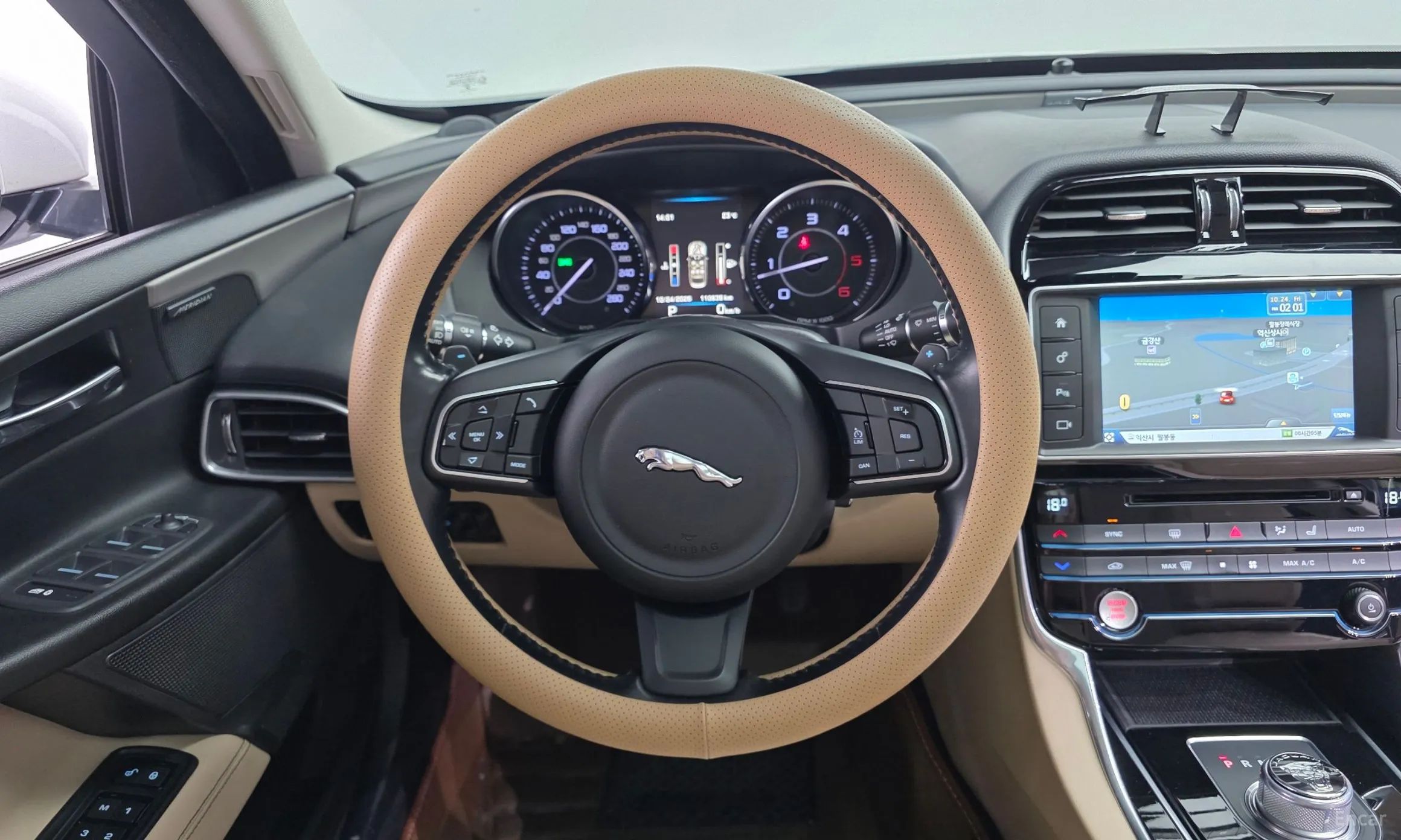 Jaguar XE превью 14