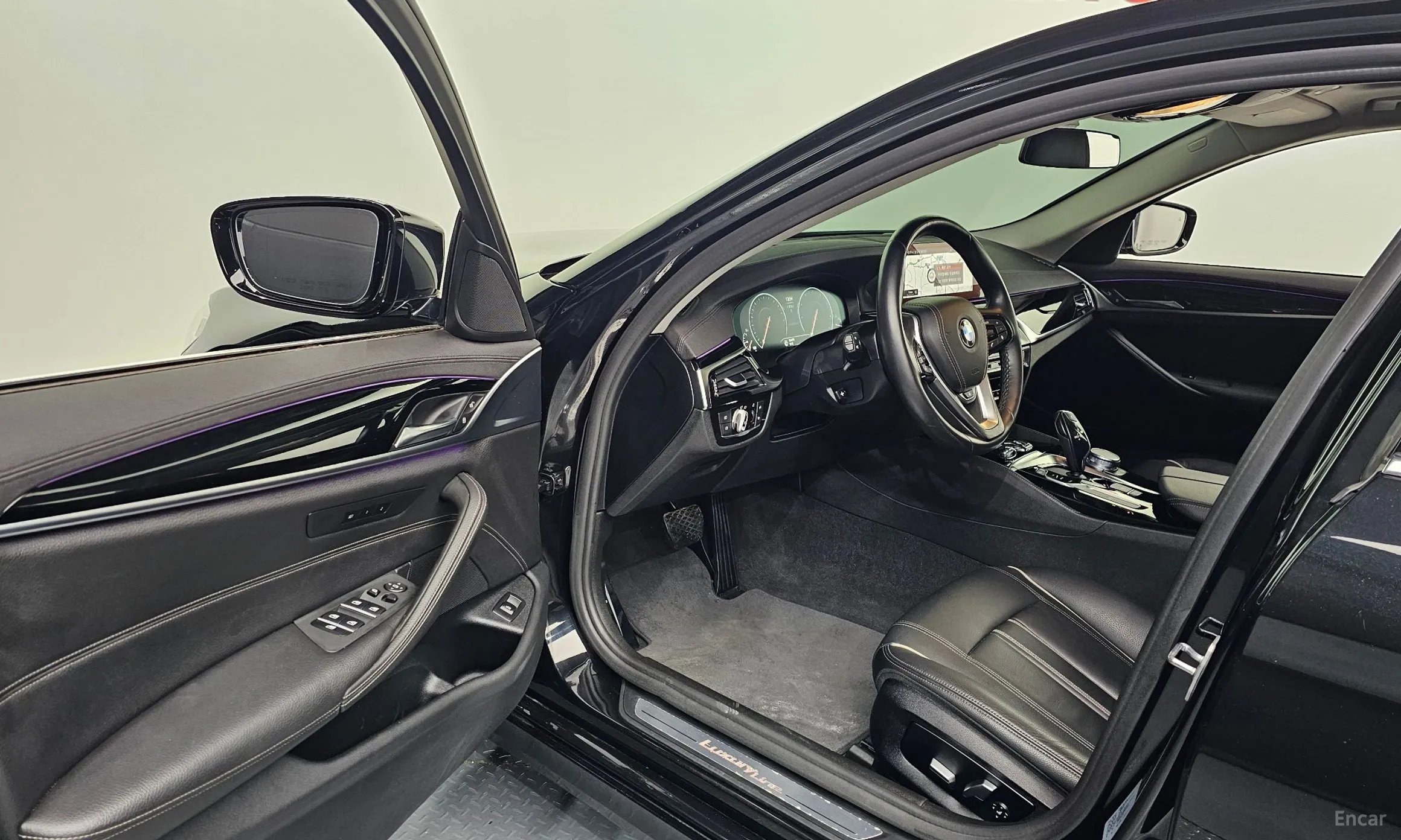 BMW 5 Series (G30) превью 10