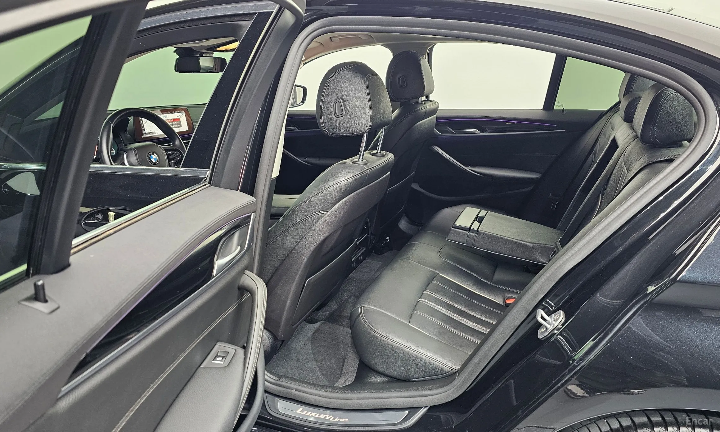 BMW 5 Series (G30) превью 11
