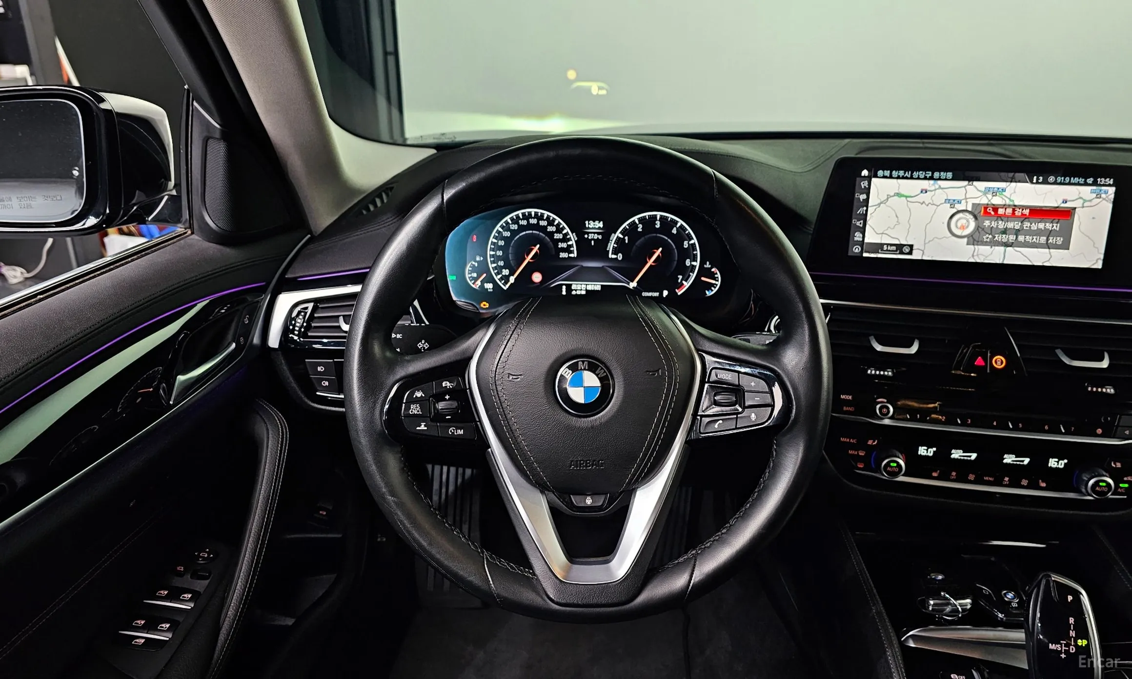 BMW 5 Series (G30) превью 15