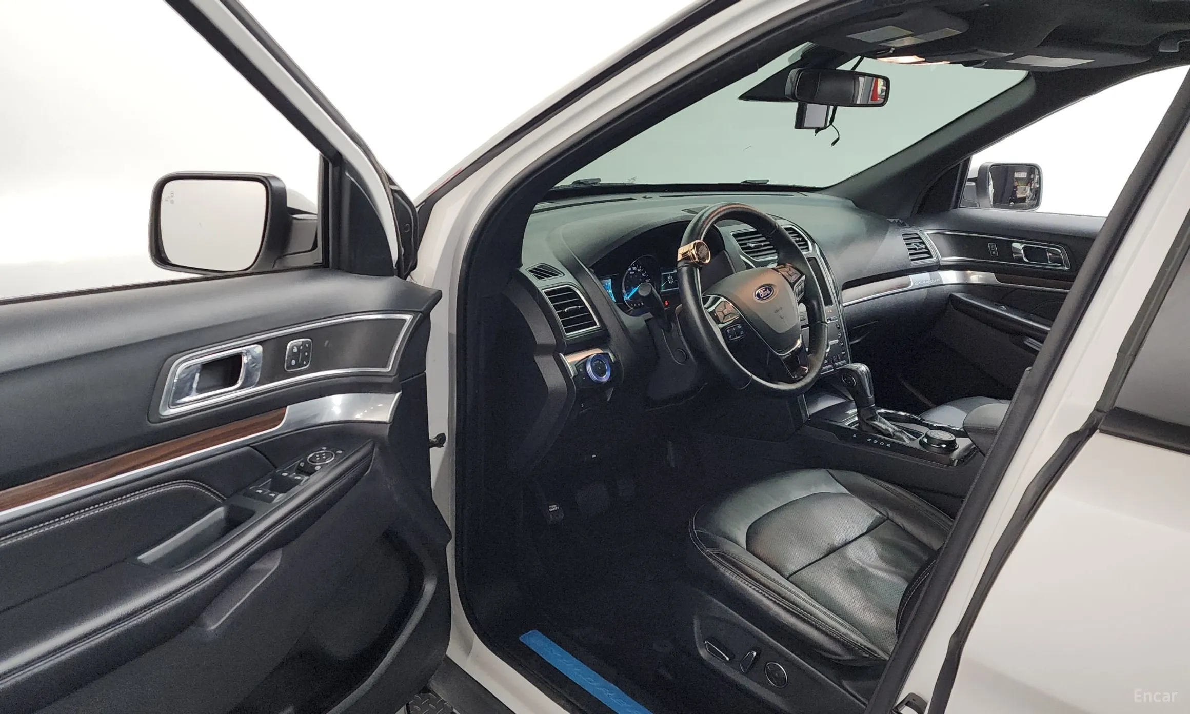 Ford Explorer превью 10